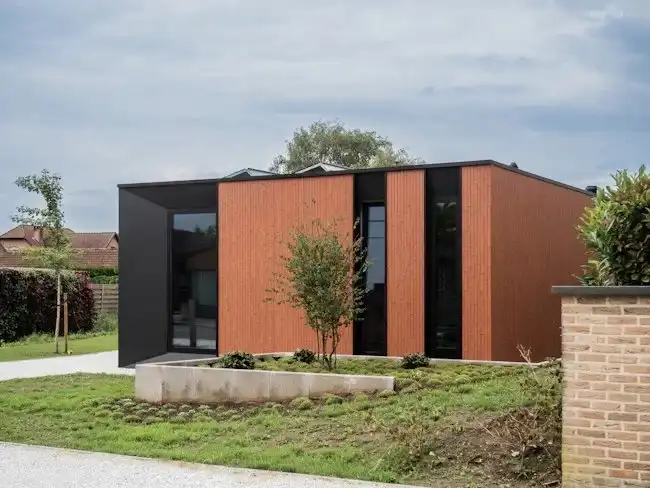 Gelijkvloerse nieuwbouwwoning volledig afgewerkt met 2 slaapkamers te Lommel. foto {{pictureIndex}}