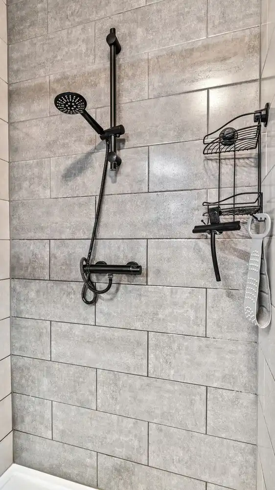 Woning met 2 slaapkamers, ruime garage en tuin foto 17