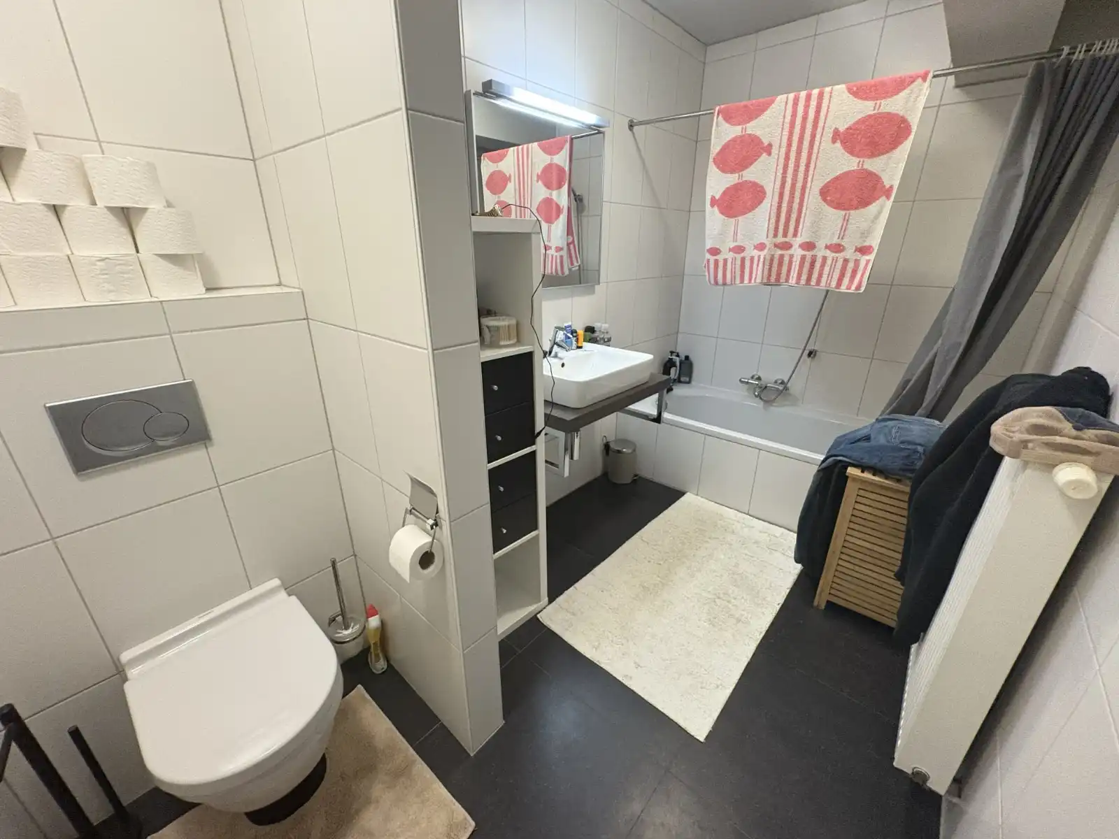 Instapklaar appartement met 2 slaapkamers, garage en 2 terrassen in hartje Waregem! foto 8