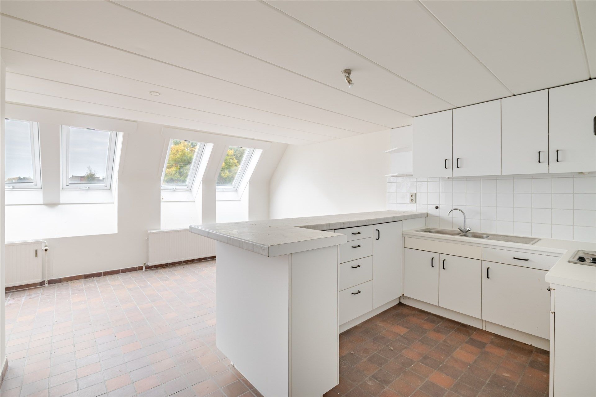 Opbrengsteigendom bestaande uit 7 appartementen + 1 kantoorruimte + 13 overdekte autostaanplaatsen foto 23