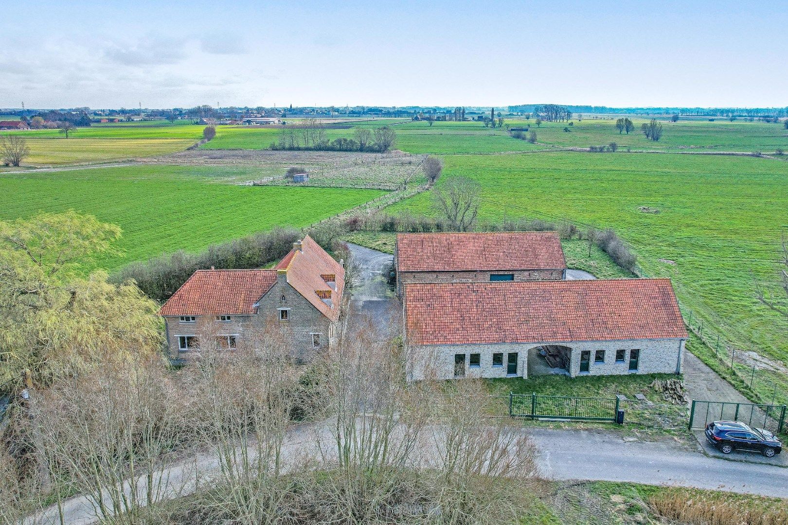 Uniek gelegen landhuis op 4334 m² gelegen te Diksmuide. foto 2