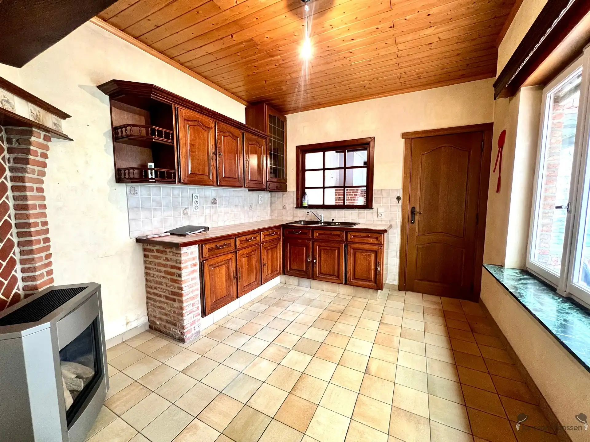 Charmante woning met garage foto 6