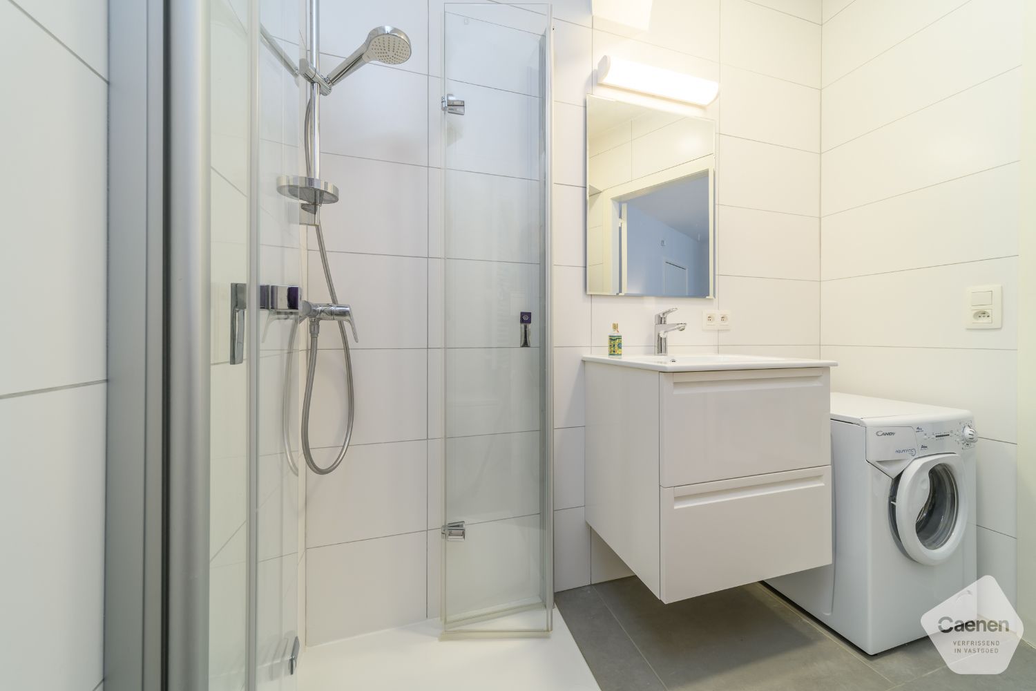 Recent gerenoveerde studio met aparte slaapkamer en terras in hartje De Panne foto 6