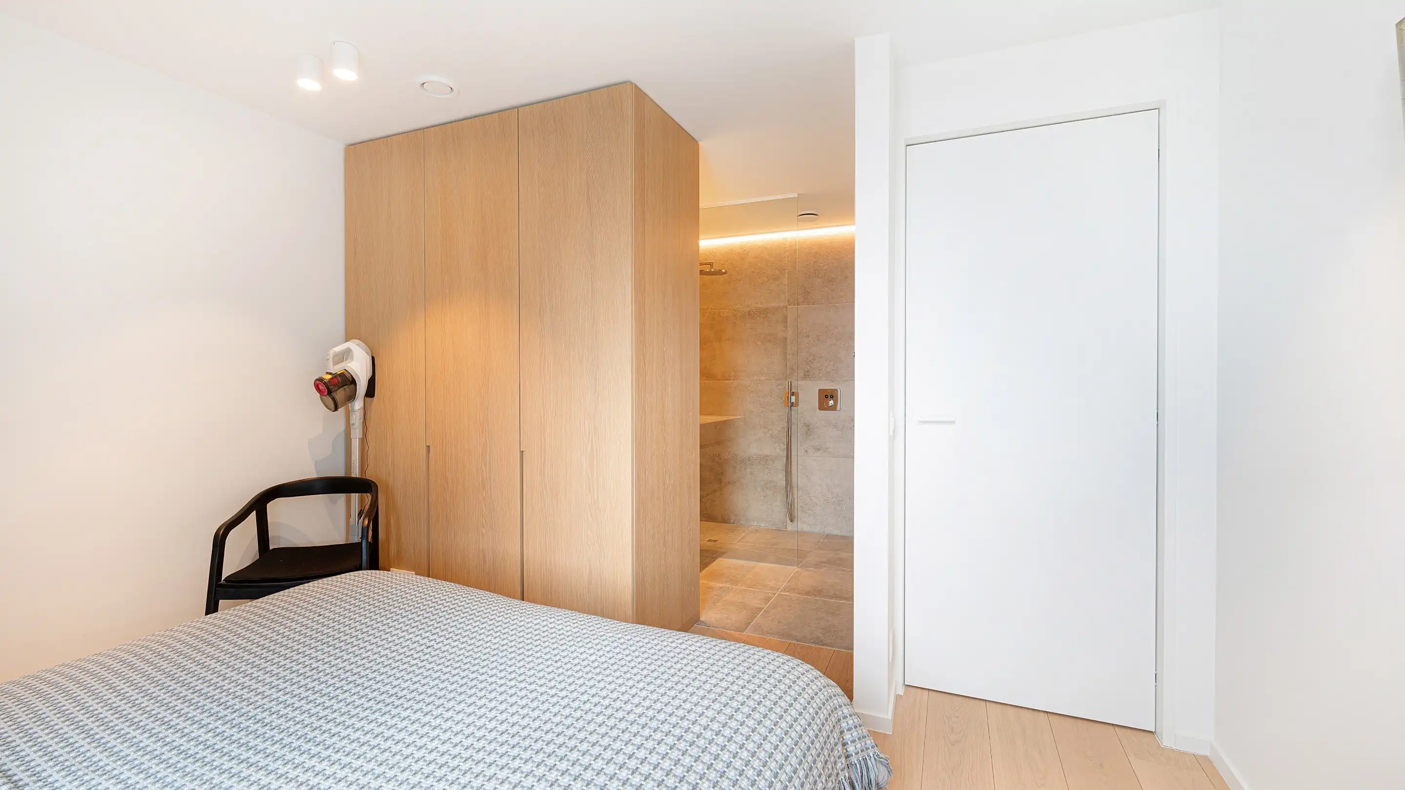 Exclusief en perfect afgewerkt appartement met unieke doorzichten op zee en het Knokse hinterland foto 24