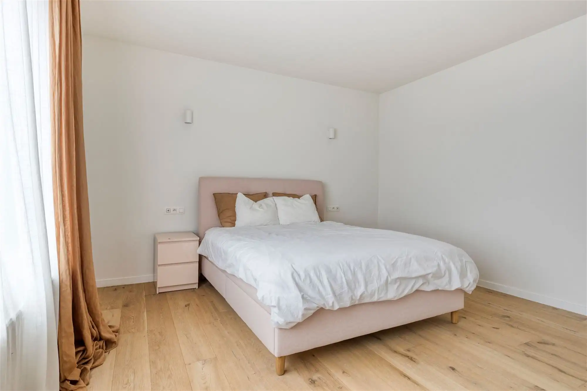 Karaktervolle halfopen bebouwing in rustige woonwijk foto 22