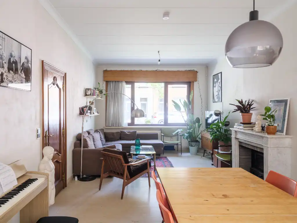 Sint-Amandsberg – Ruime interbellumwoning met 4 slaapkamers, tuin, dubbele garage en polyvalente ruimte nabij het Bijgaardepark. foto 3