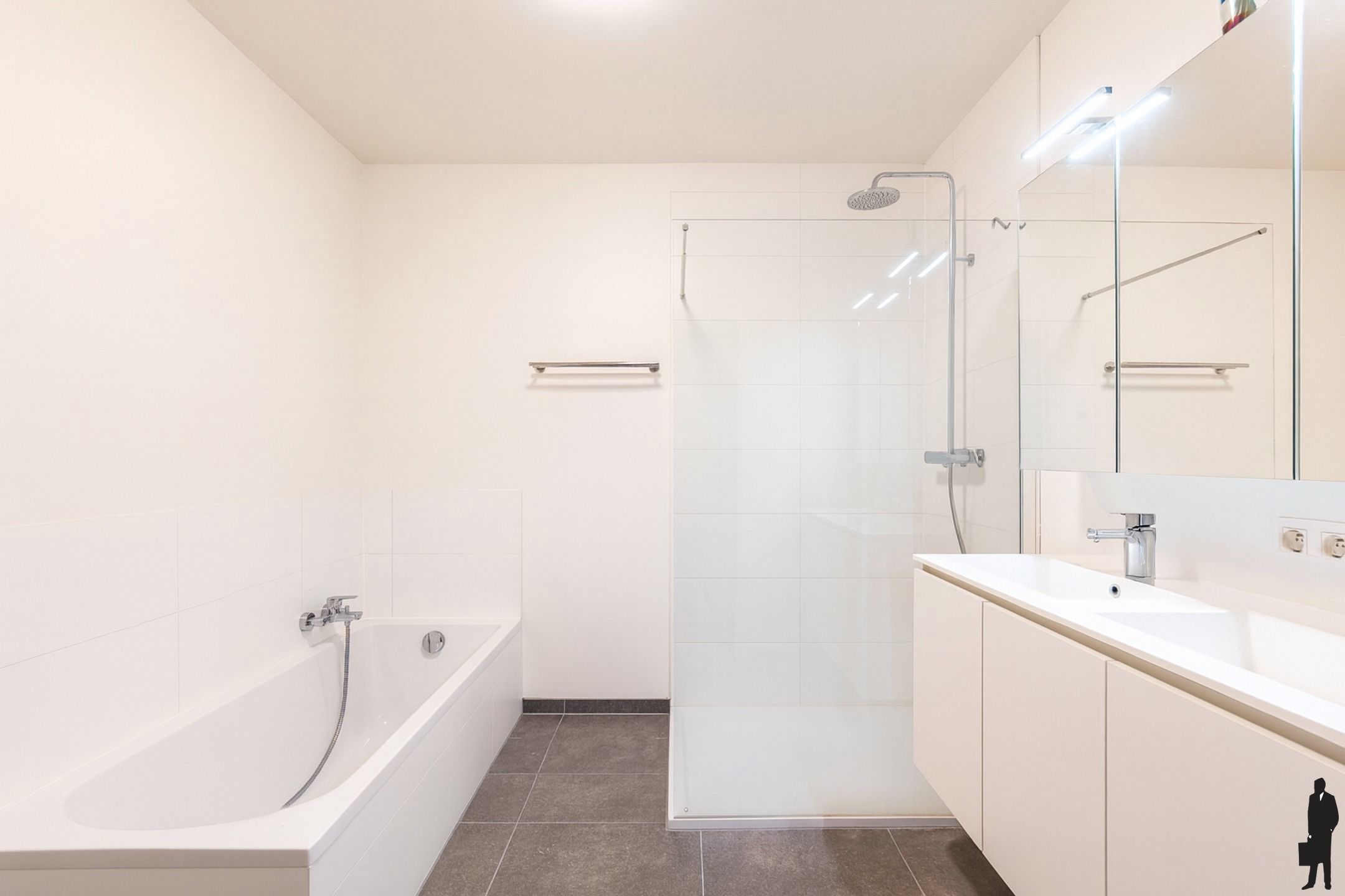 Centraal gelegen, recent appartement van 100m² met 2 slpks foto 8