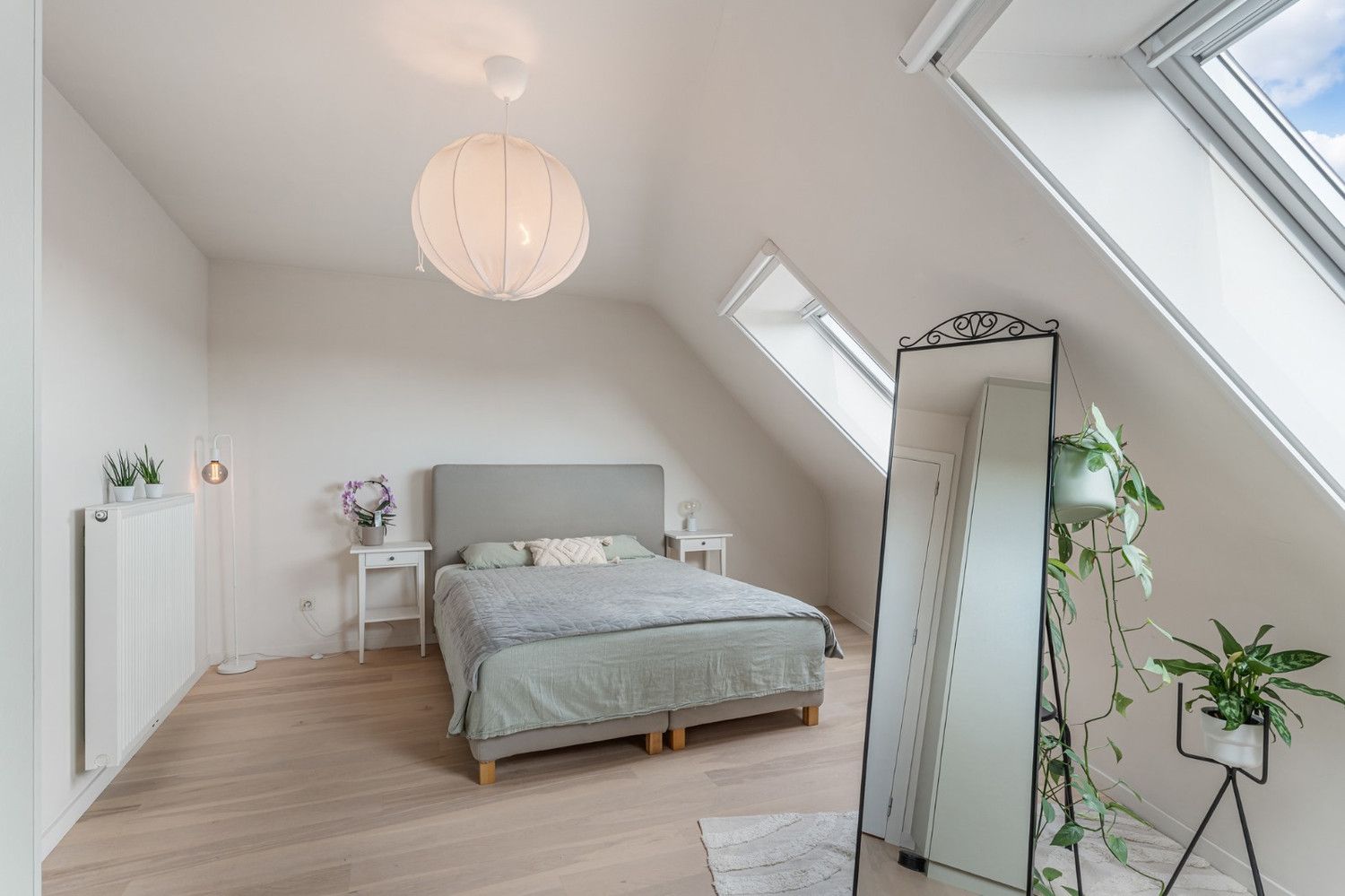 Modern en licht Duplexappartement met 3 slk berging en autostpl foto 20