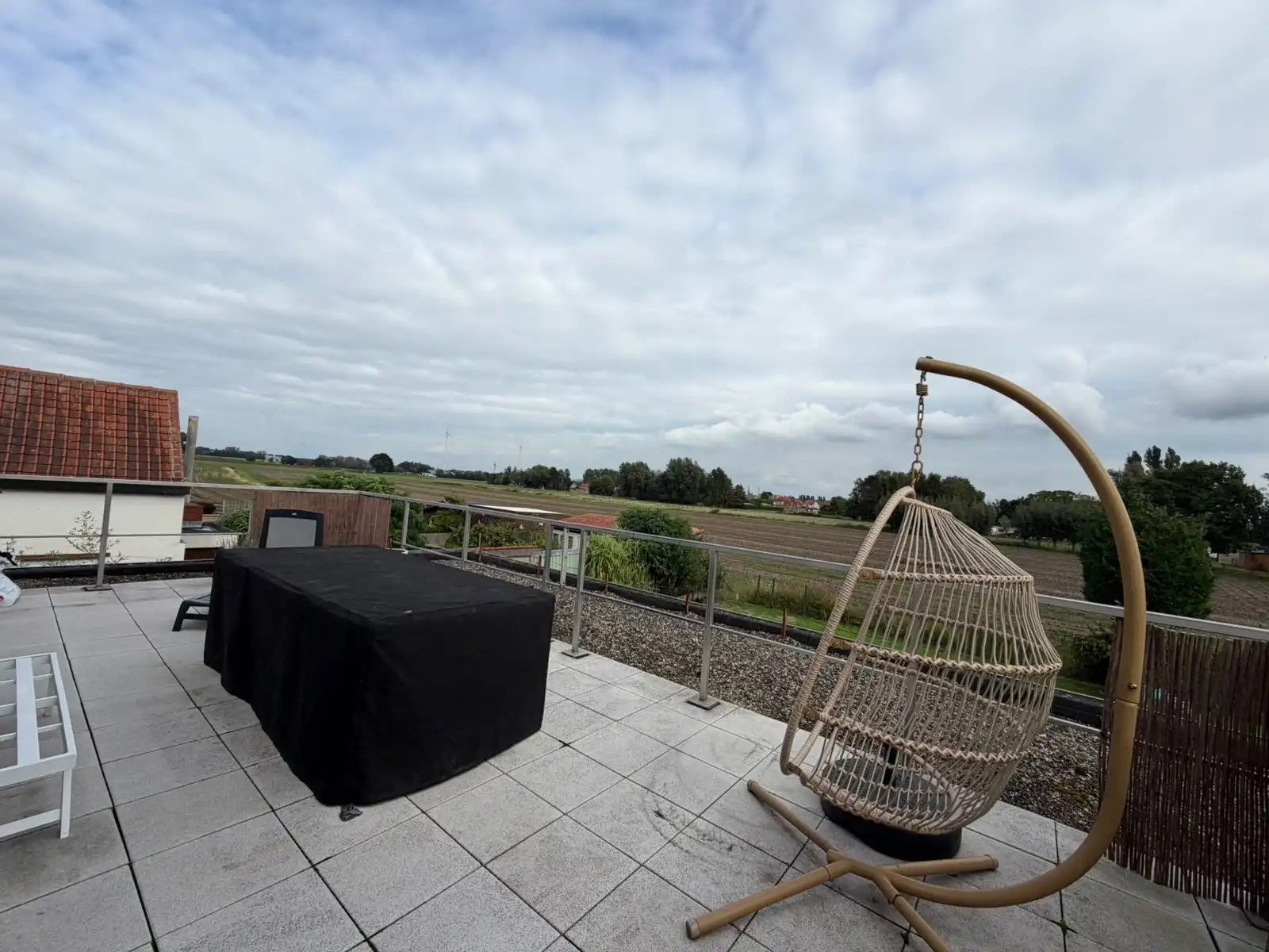 Rustig gelegen tweeslaapkamerappartement te huur in Zelzate foto 11