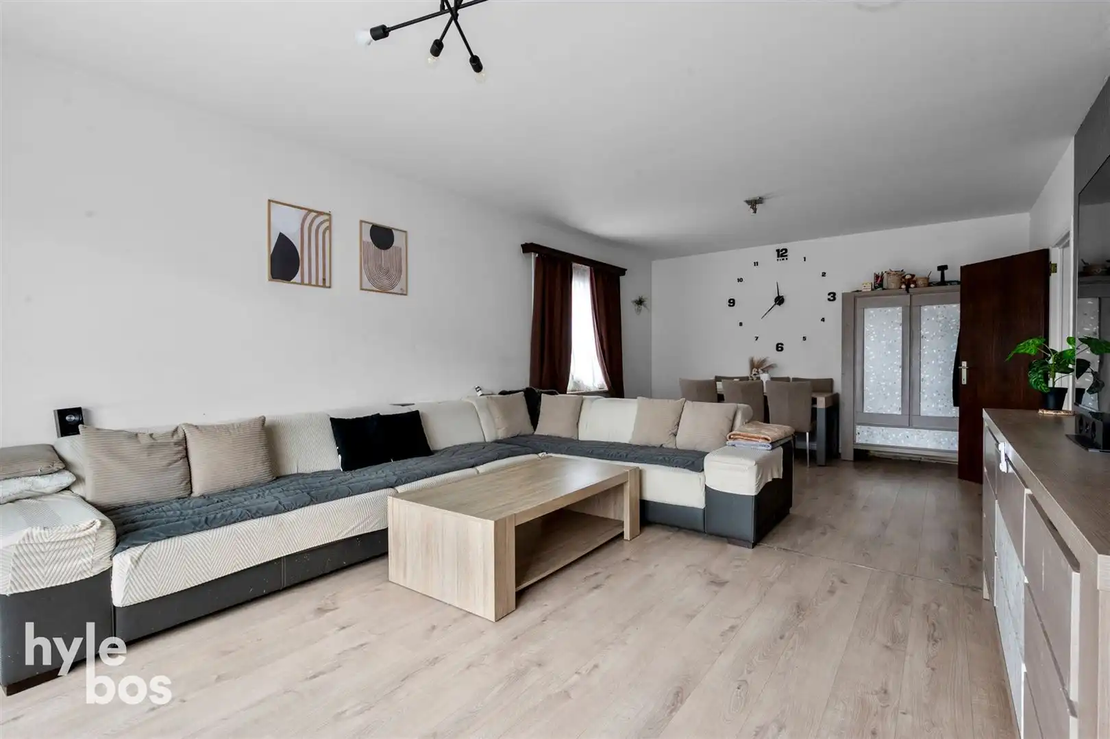 Opbrengsteigendom met 5 ruime appartementen en garages op topligging foto 4