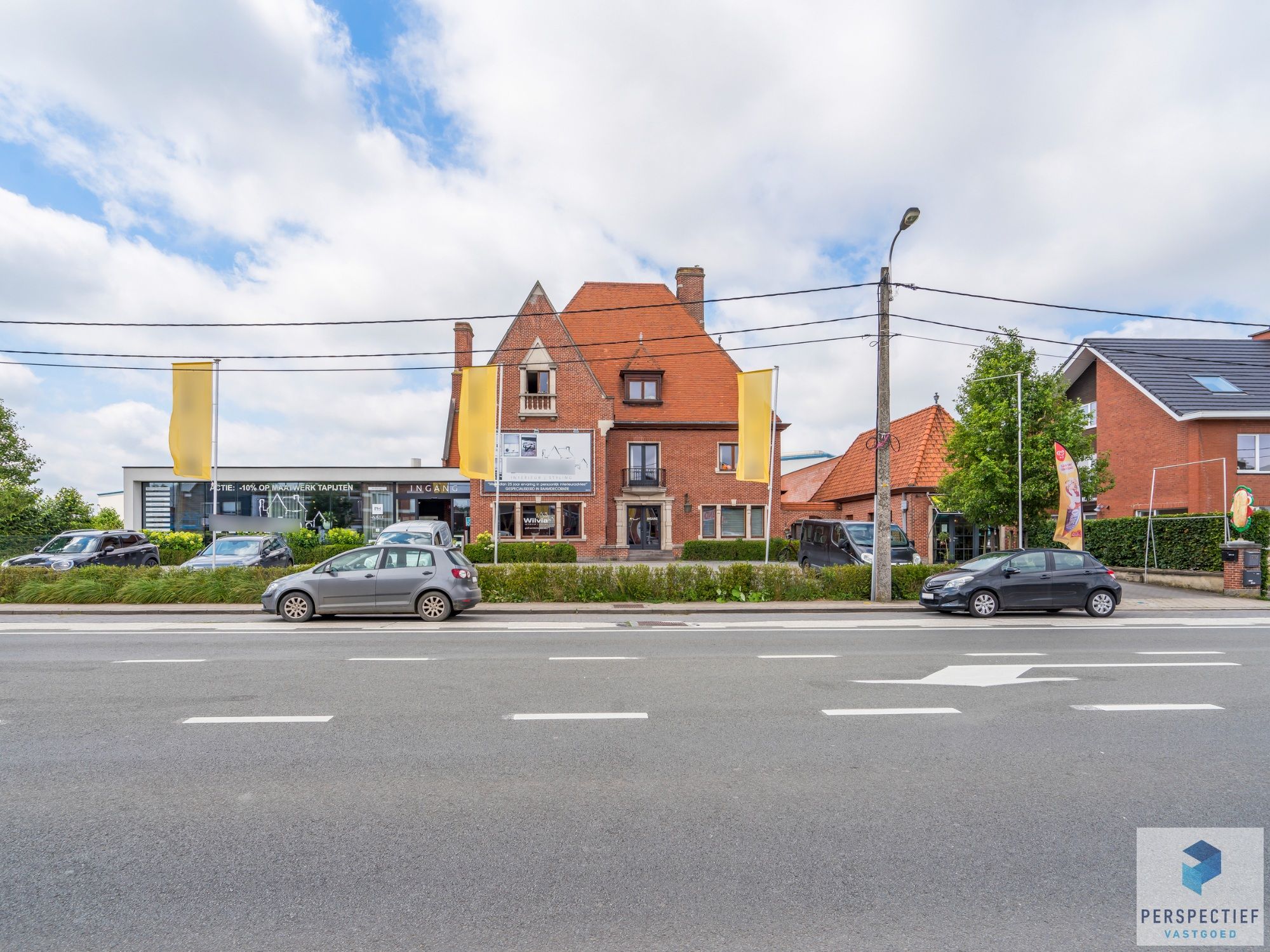2 handelsruimtes + appartement met mogelijkheden op een strategische ligging te Roeselare foto 6