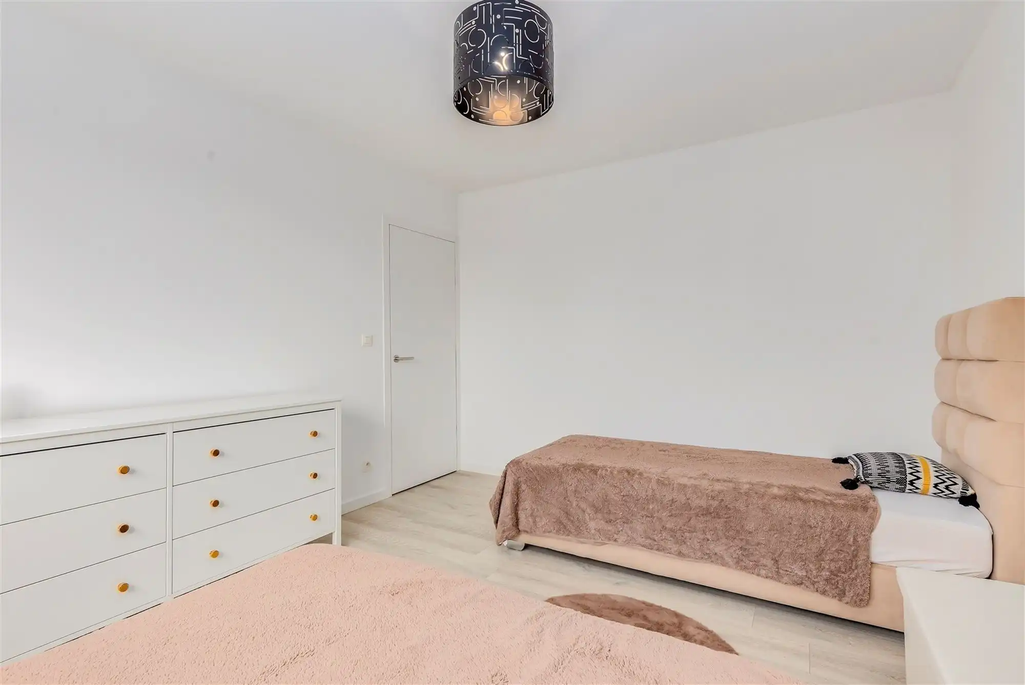 Knap gerenoveerde gezinswoning op een ruim perceel foto 23