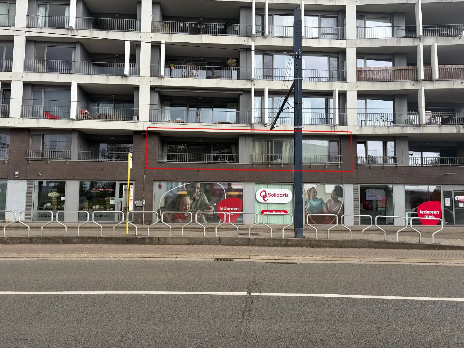 Ruim 3 slaapkamer appartement op ideale ligging. foto 2