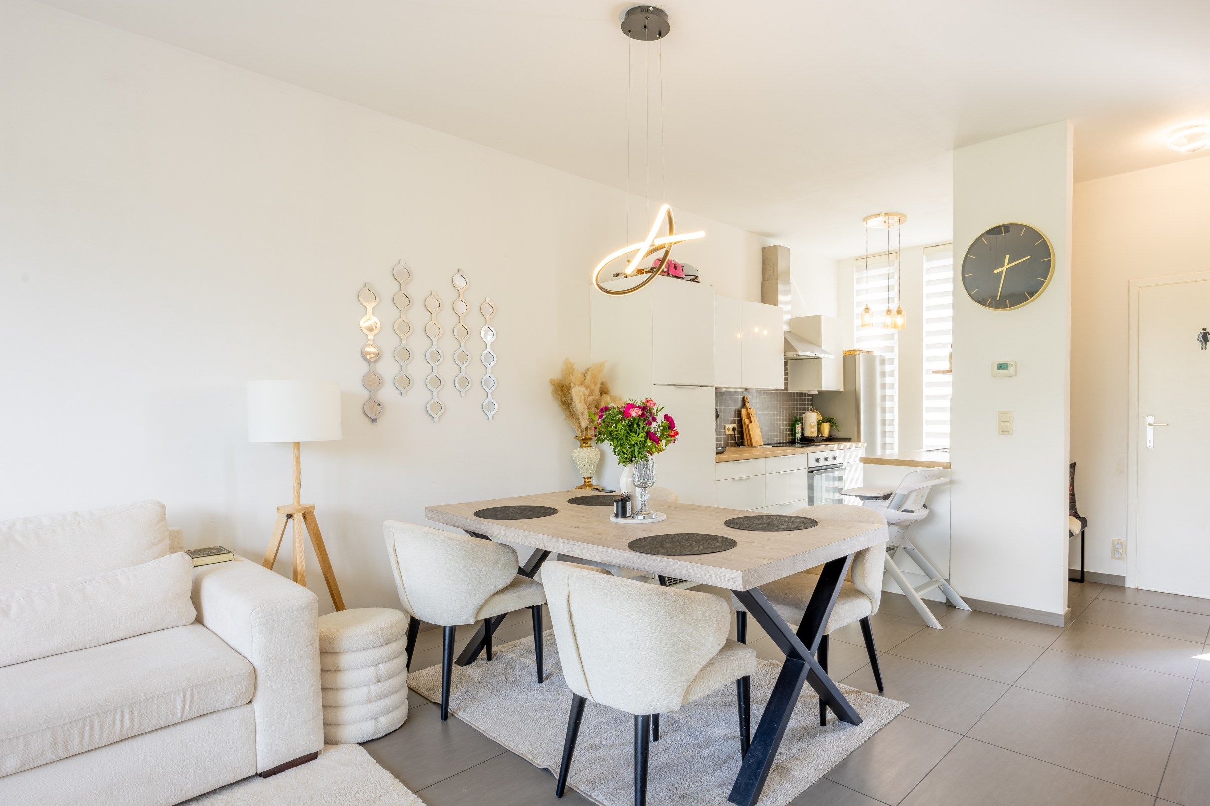 Instapklare halfopen woning met drie slaapkamers en tuin foto 4