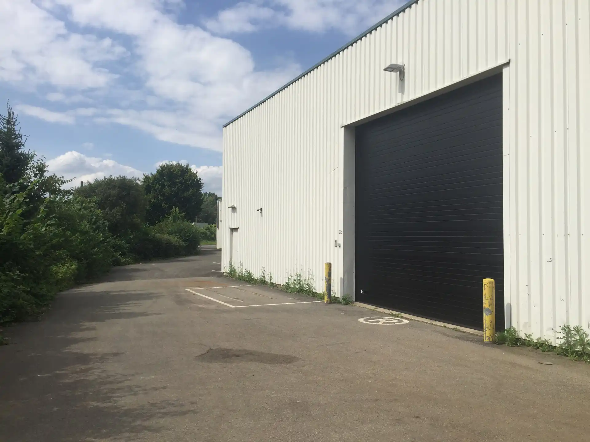 Magazijn Unit C - 880m² met kantoren te huur foto 2