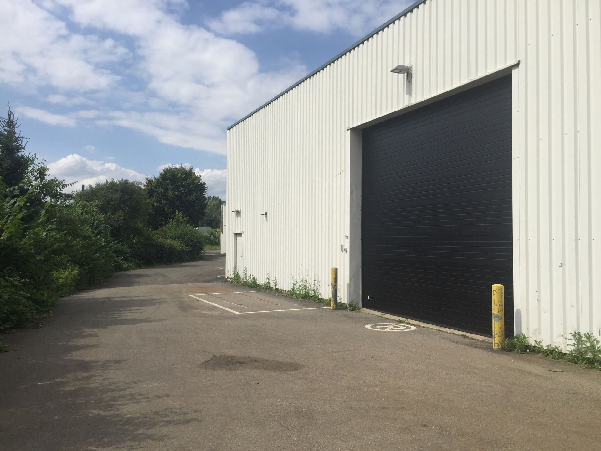 Magazijn Unit C - 880m² met kantoren te huur foto 2