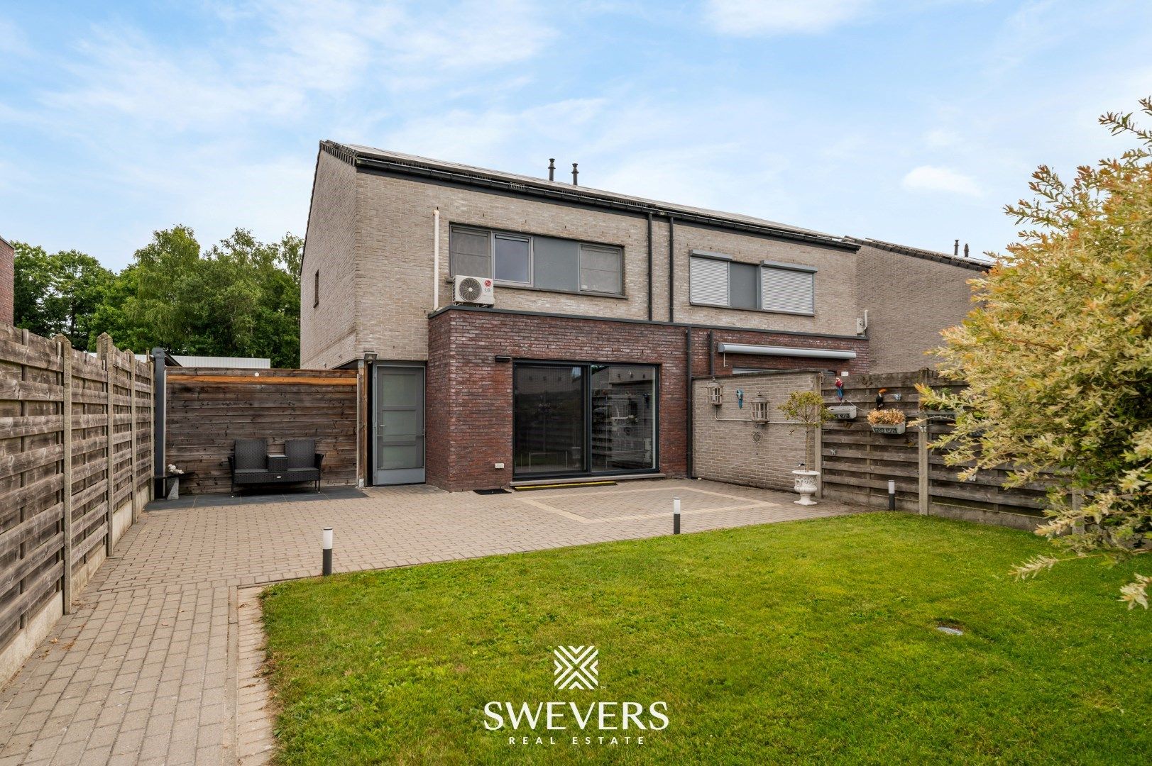 Instapklare halfopen woning met vernieuwde keuken, tuin en garage in Leopoldsburg foto 23