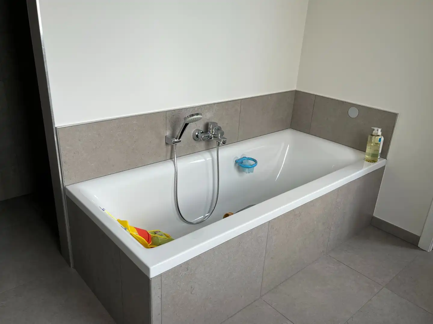 Halfopen woning met 3 slaapkamers en zonnig terras. foto 10