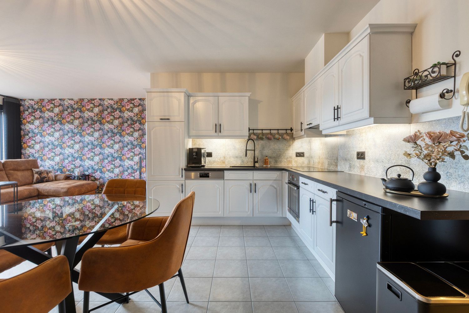 GELIJKVLOERS APPARTEMENT IN HET HART VAN HALEN, VOLLEDIG VERNIEUWD IN 2024! foto 9