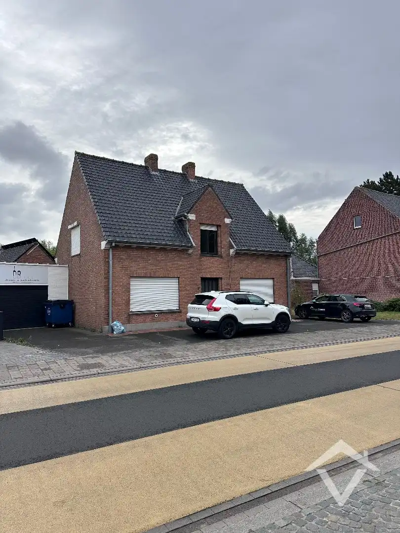 Alleenstaande woning met 3 slaapkamers en tuin te Koekelare foto 2