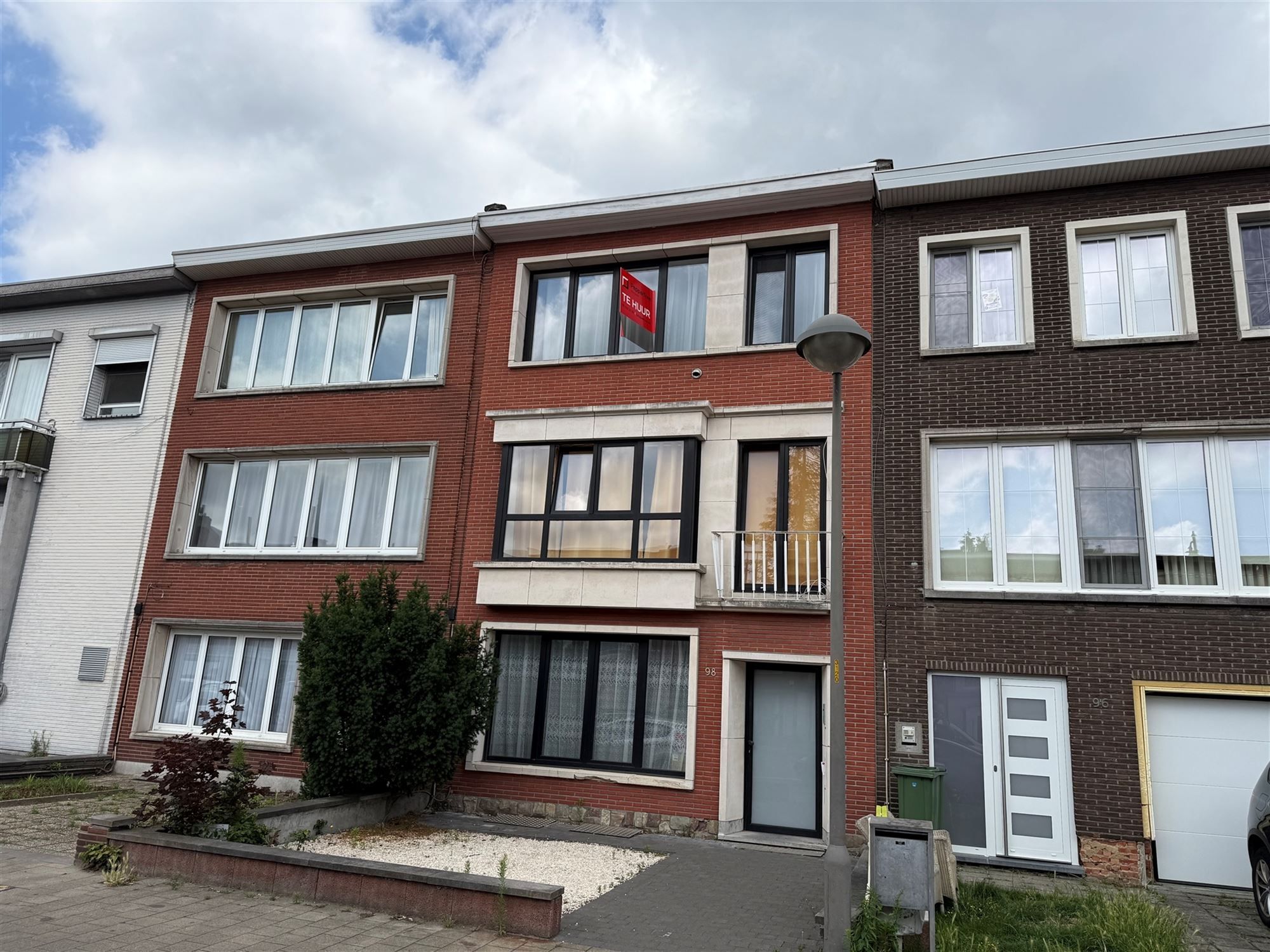 Gerenoveerd 2 slaapkamer appartement met terras foto {{pictureIndex}}