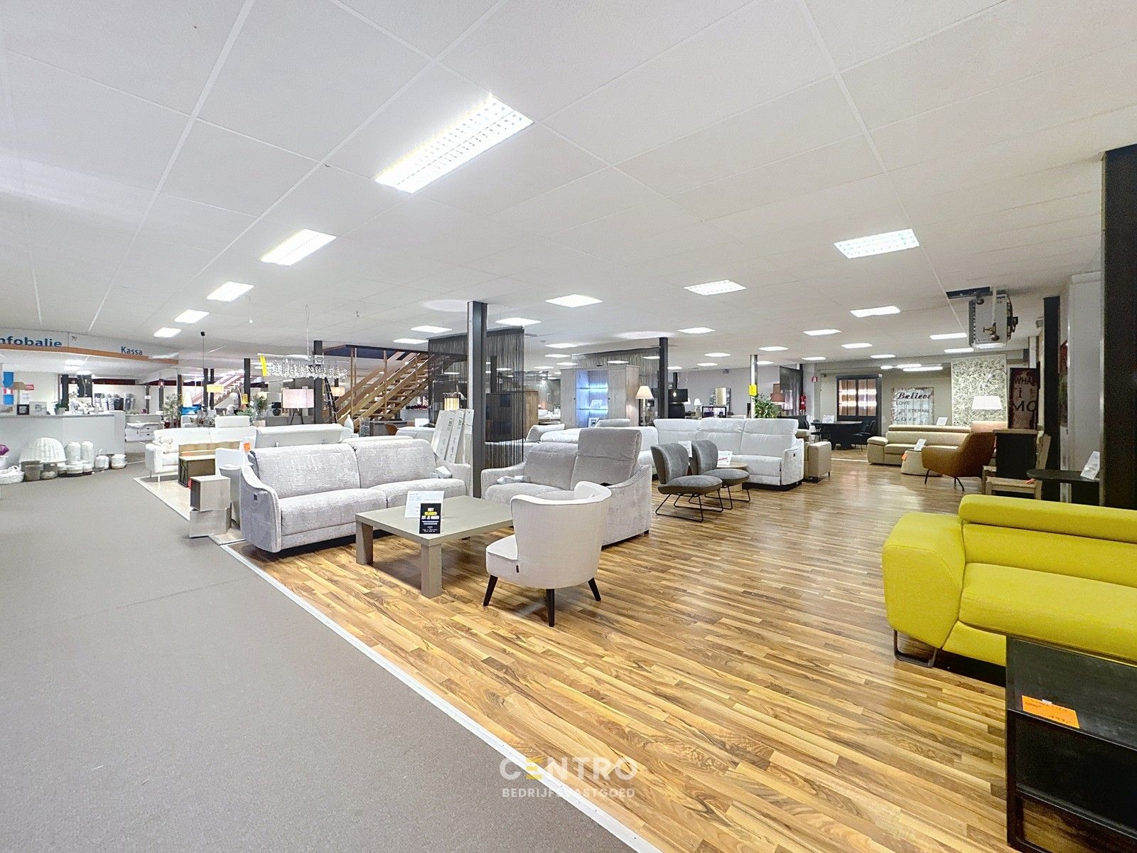 instapklare BAANWINKEL/HANDELSPAND met ruime, private parkeergelegenheid voor de deur. Grondopp.: 3.961m² foto 7