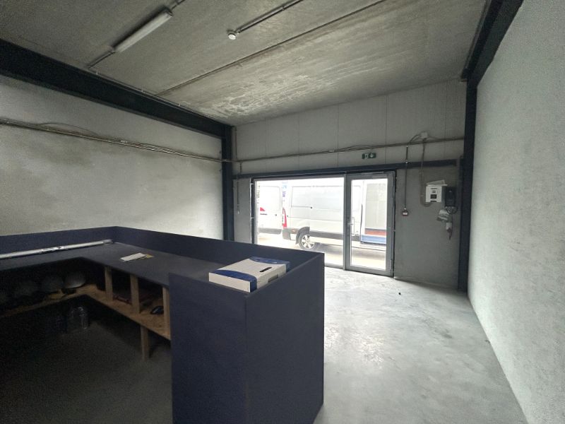 Nieuwbouw KMO-unit met mezzanine te koop in Lede – uitstekende ligging foto 8