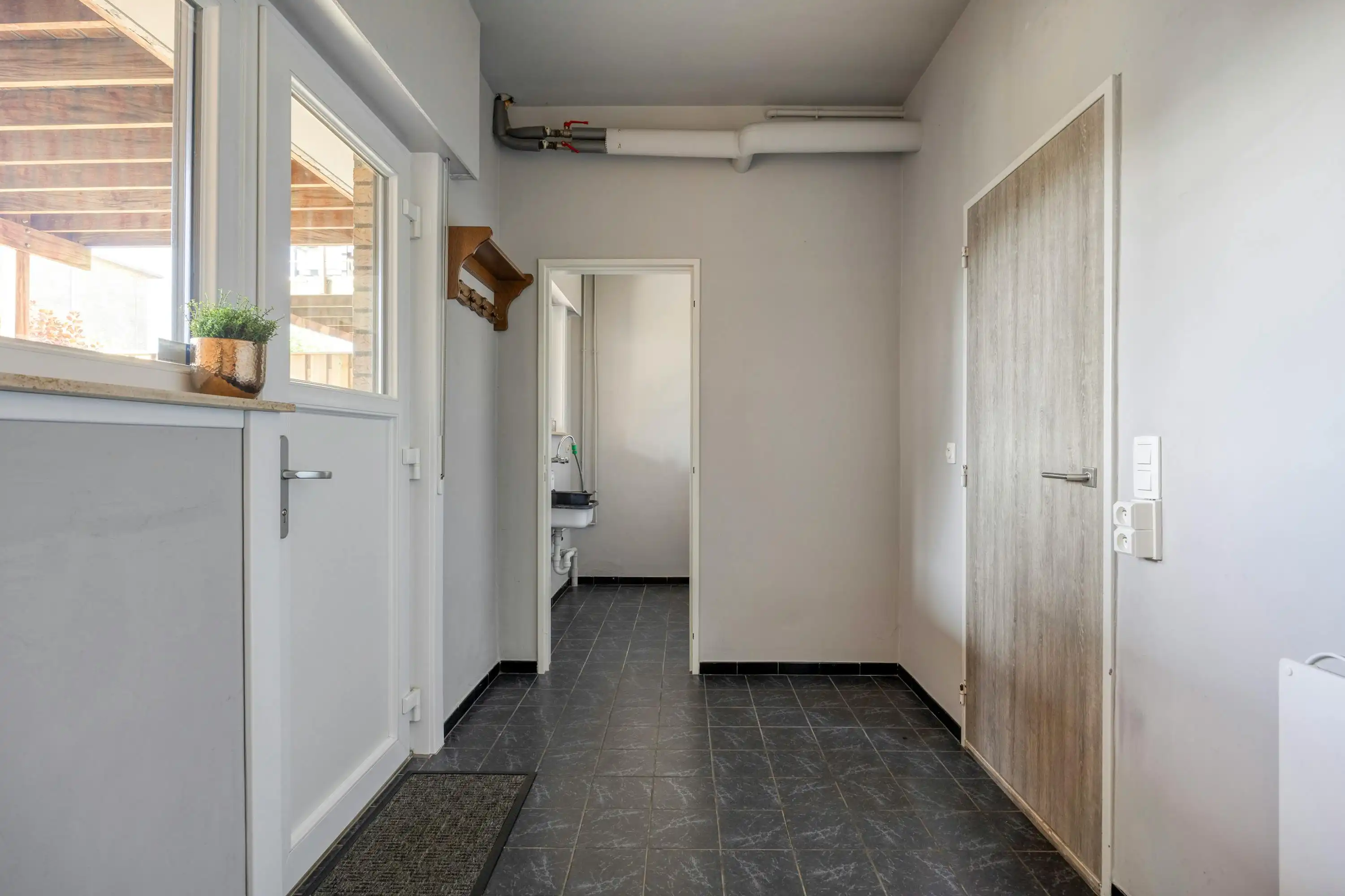 Huis te koop in Stabroek: instapklare bel-etage foto 23