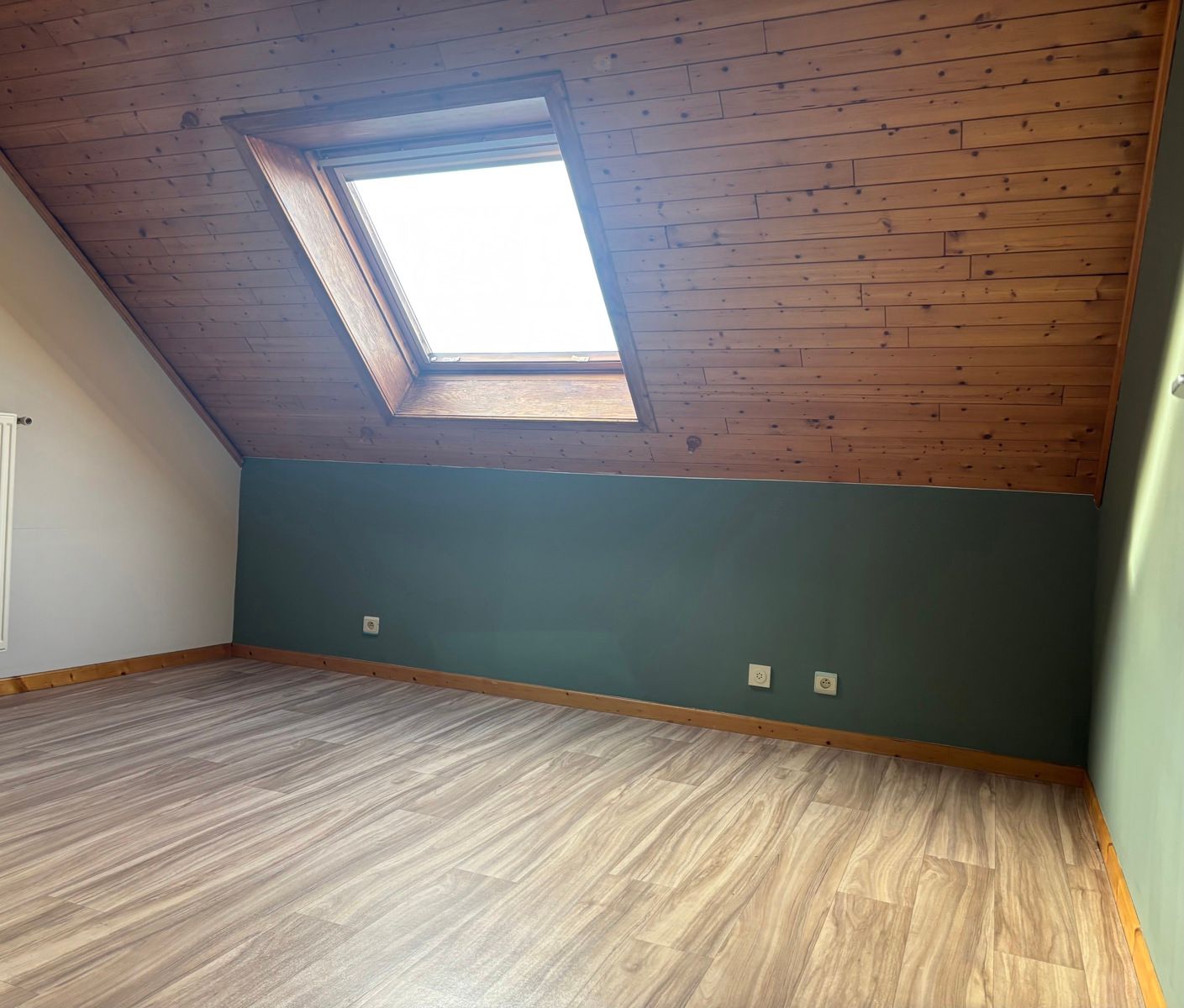 Ruim en lichtrijk dakappartement te huur in hartje Deinze foto 8