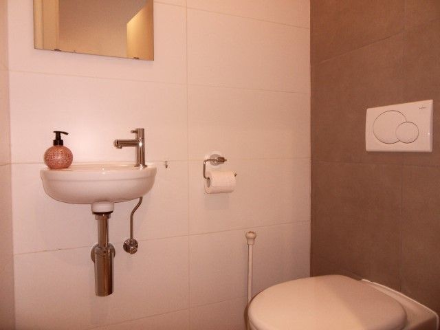 Ruim, energiezuinig DUPLEXAPPARTEMENT met 2slaapkmers, mooie leeefruuimten, terras en parking. foto 5