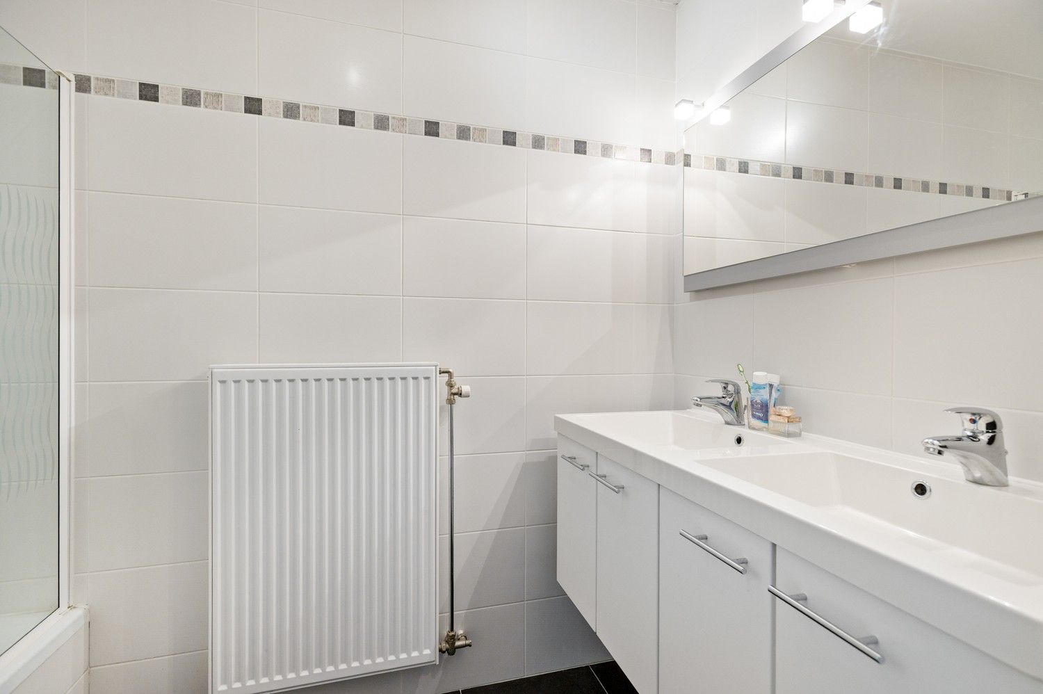 Instapklaar appartement met terras en 2 slaapkamers op centrale ligging in Wijnegem foto 13