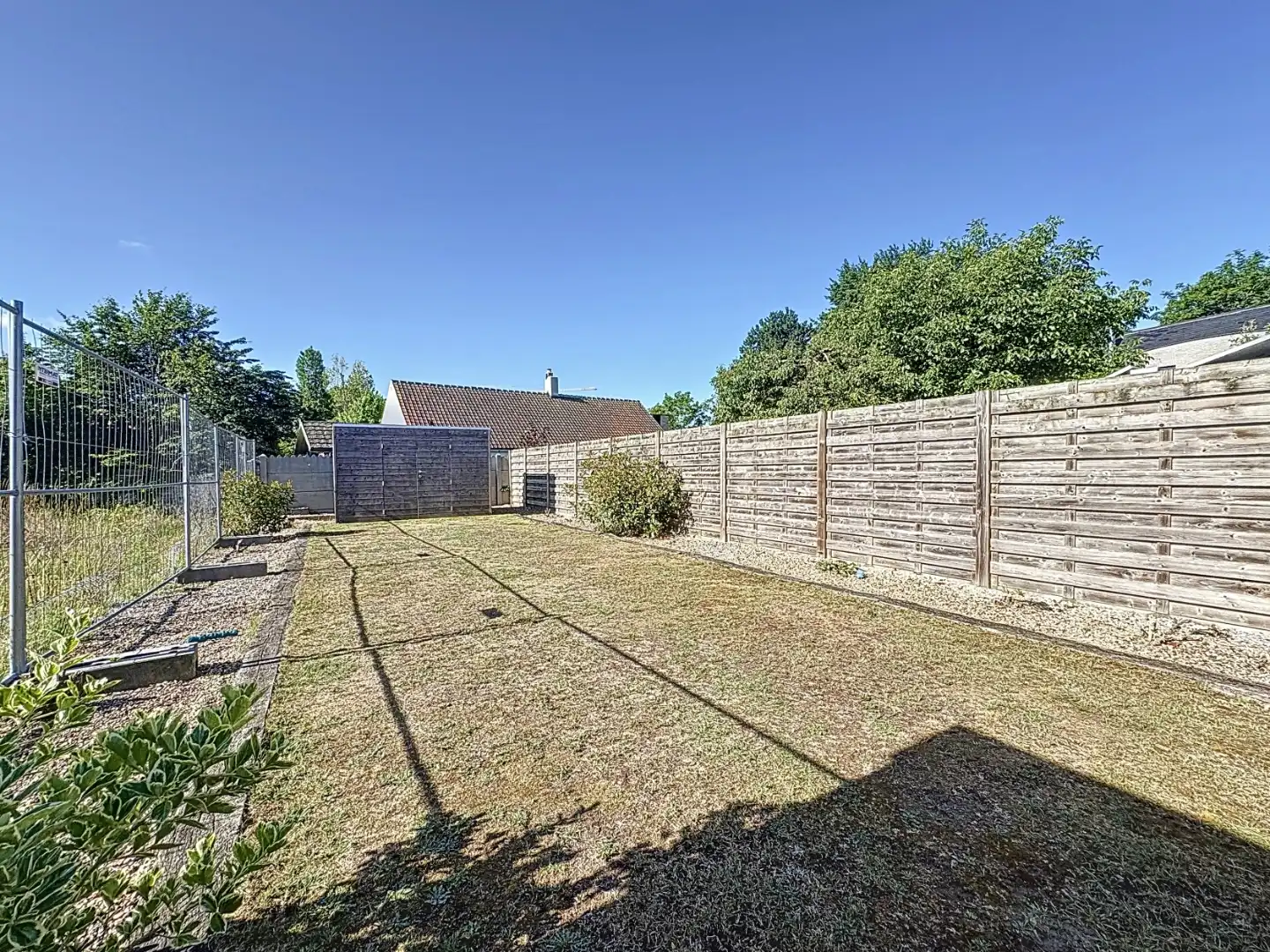 Ruim appartement met private tuin. foto 9