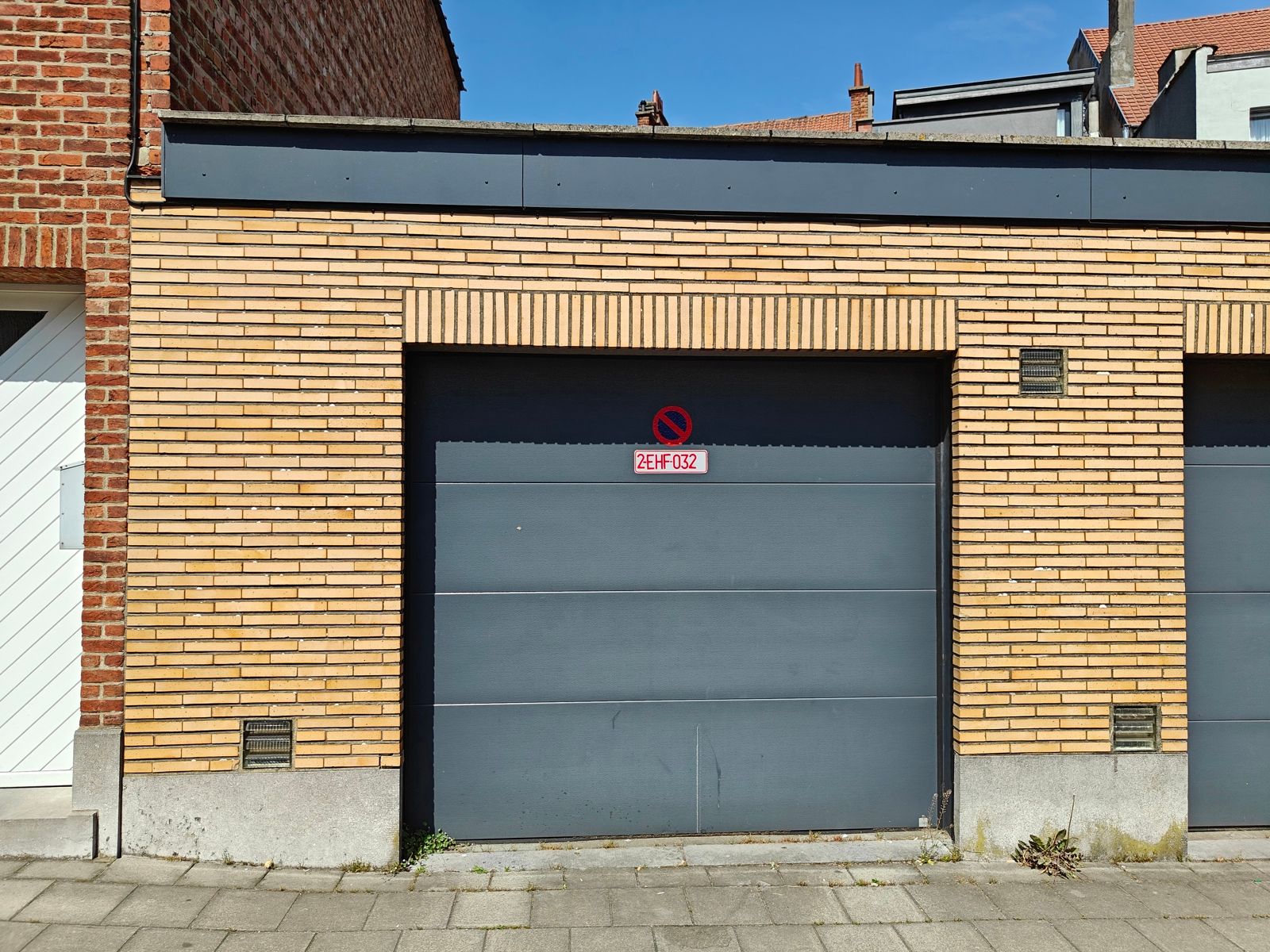 Ruime Garagebox van 22 m² in Ganshoren foto {{pictureIndex}}