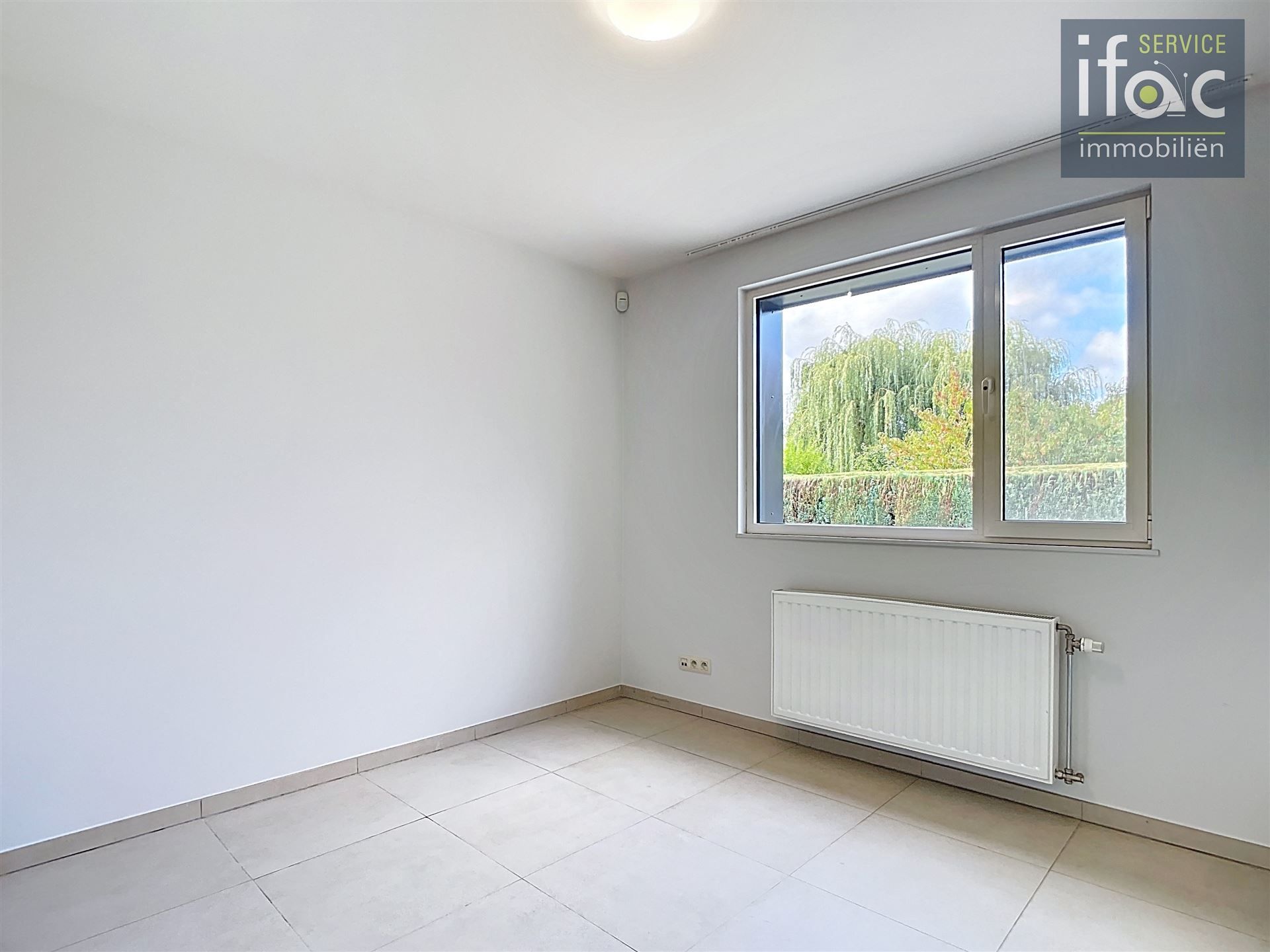 Gerenoveerde villa met 4 ruime slaapkamers foto 8