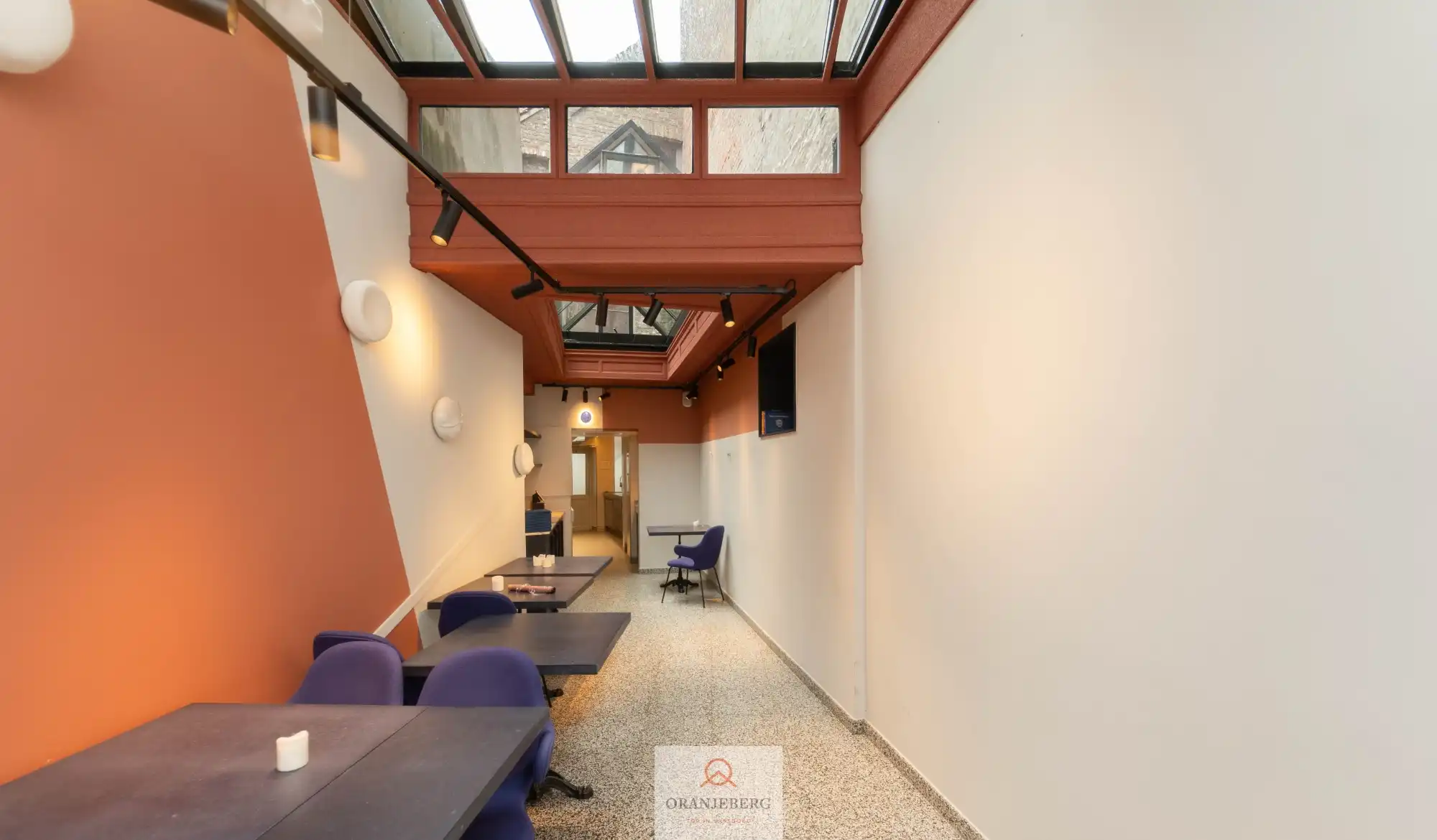 Karaktervol handelspand  (256 m²)met woonst in historisch gebouw foto 3