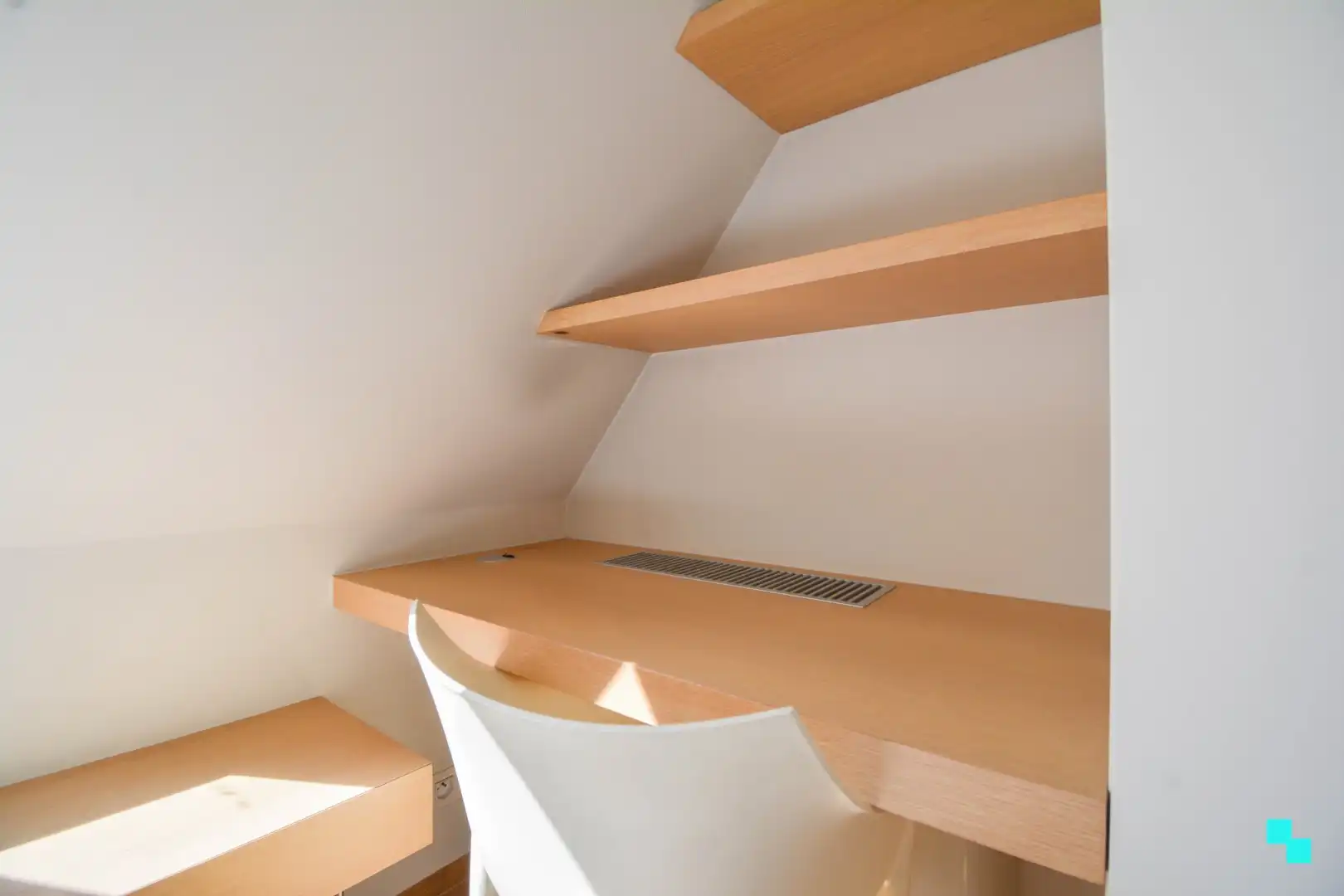 UItzonderlijk ruim appartement aan het water te Roeselare! foto 26