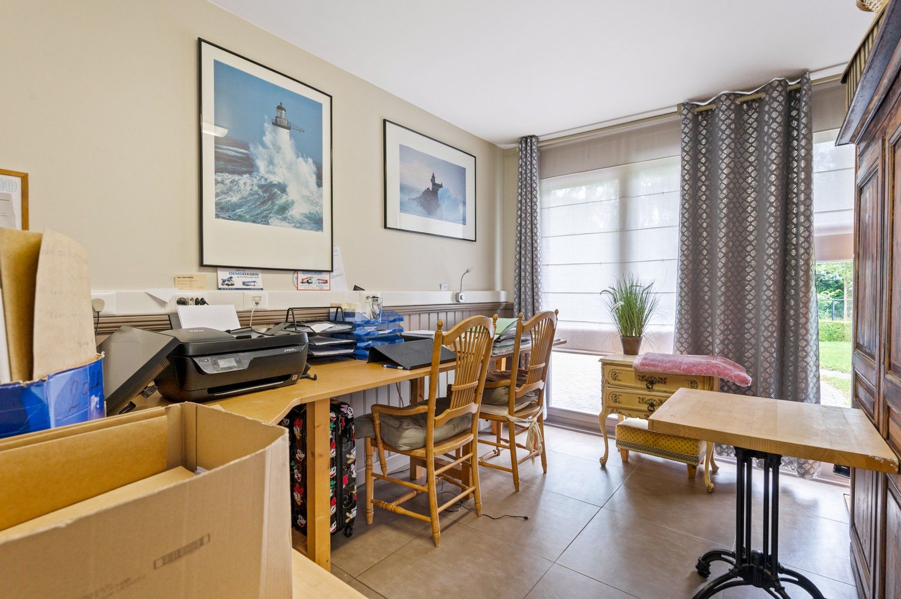 Lichtrijke laagbouwwoning met zwembad en werkplaats foto 19