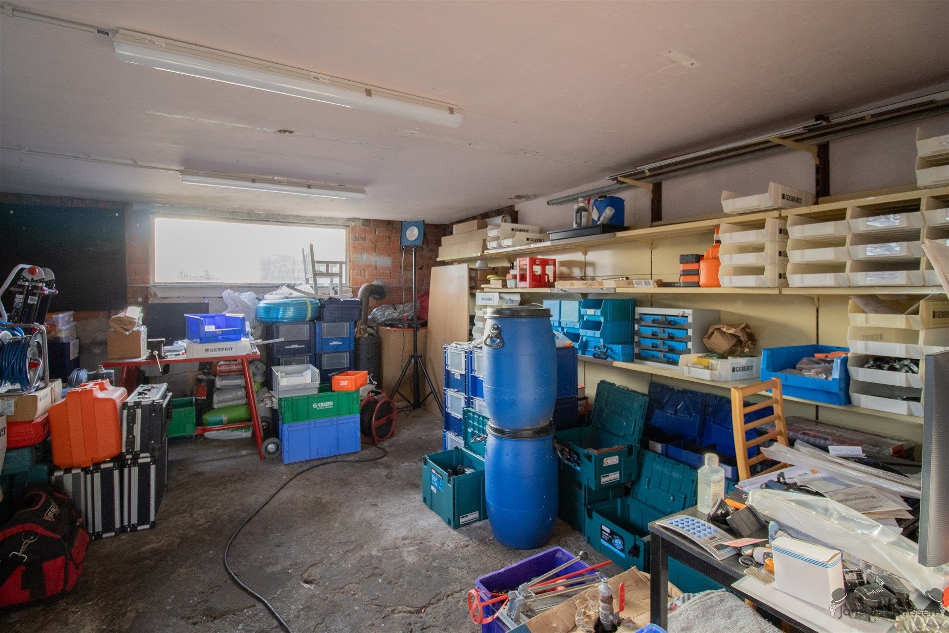 Op te frissen woning met min. 3 slaapkamers op 645 m² foto 14