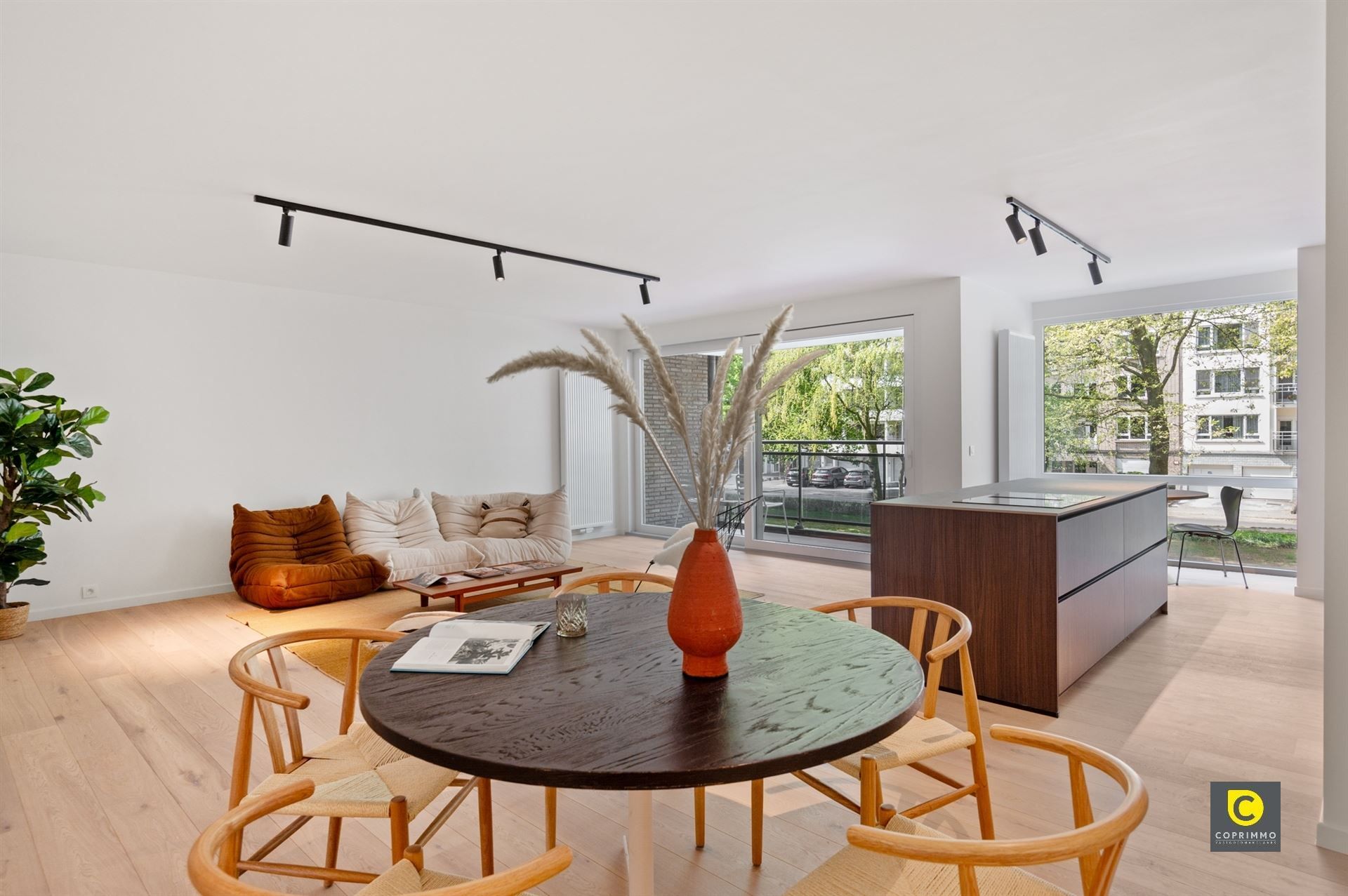Prachtig gerenoveerd 3 slaapkamer appartement met 2 terrassen te Fruithoflaan! foto 2