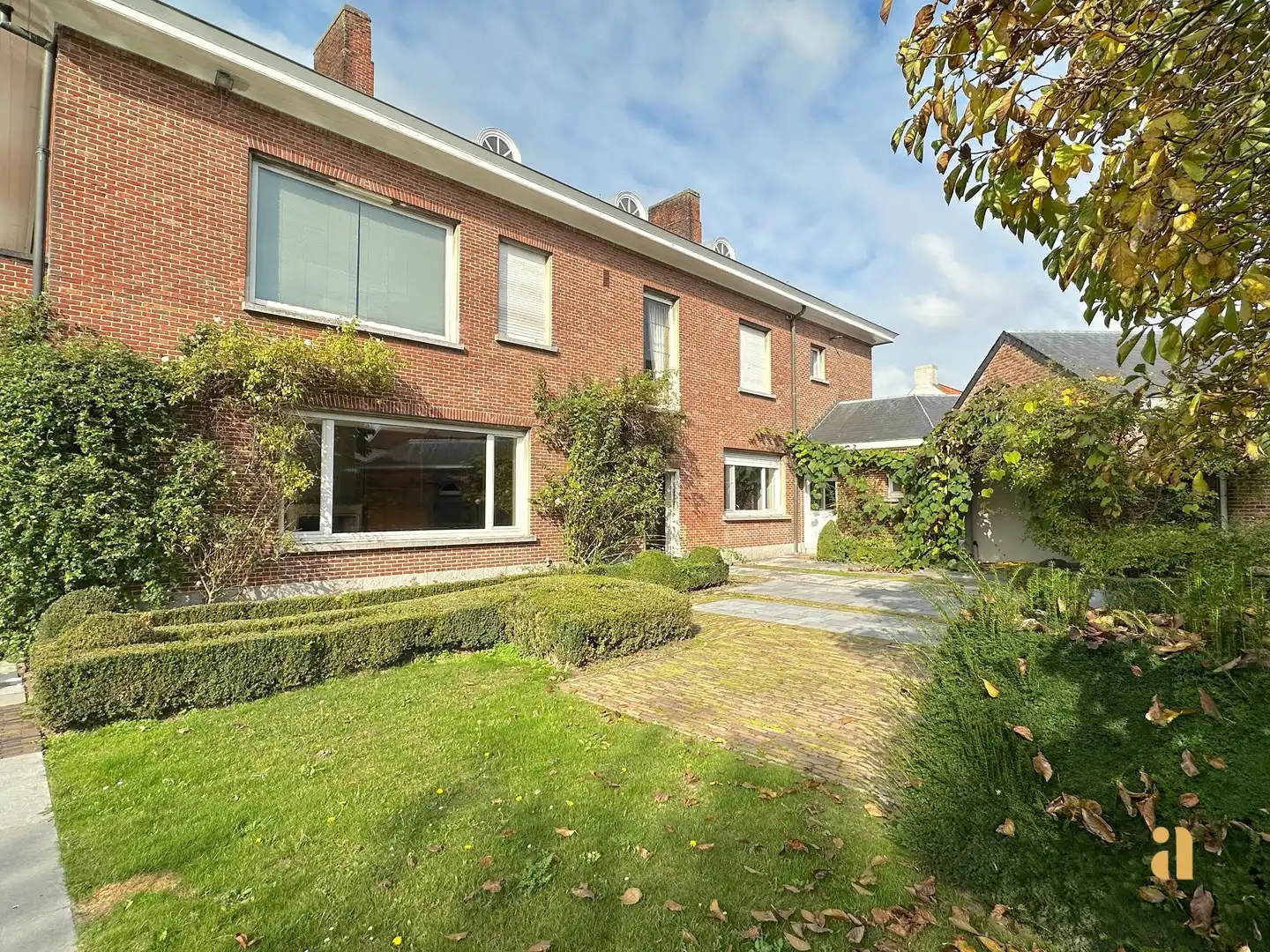 Te huur: royale woning met zwembad foto 7