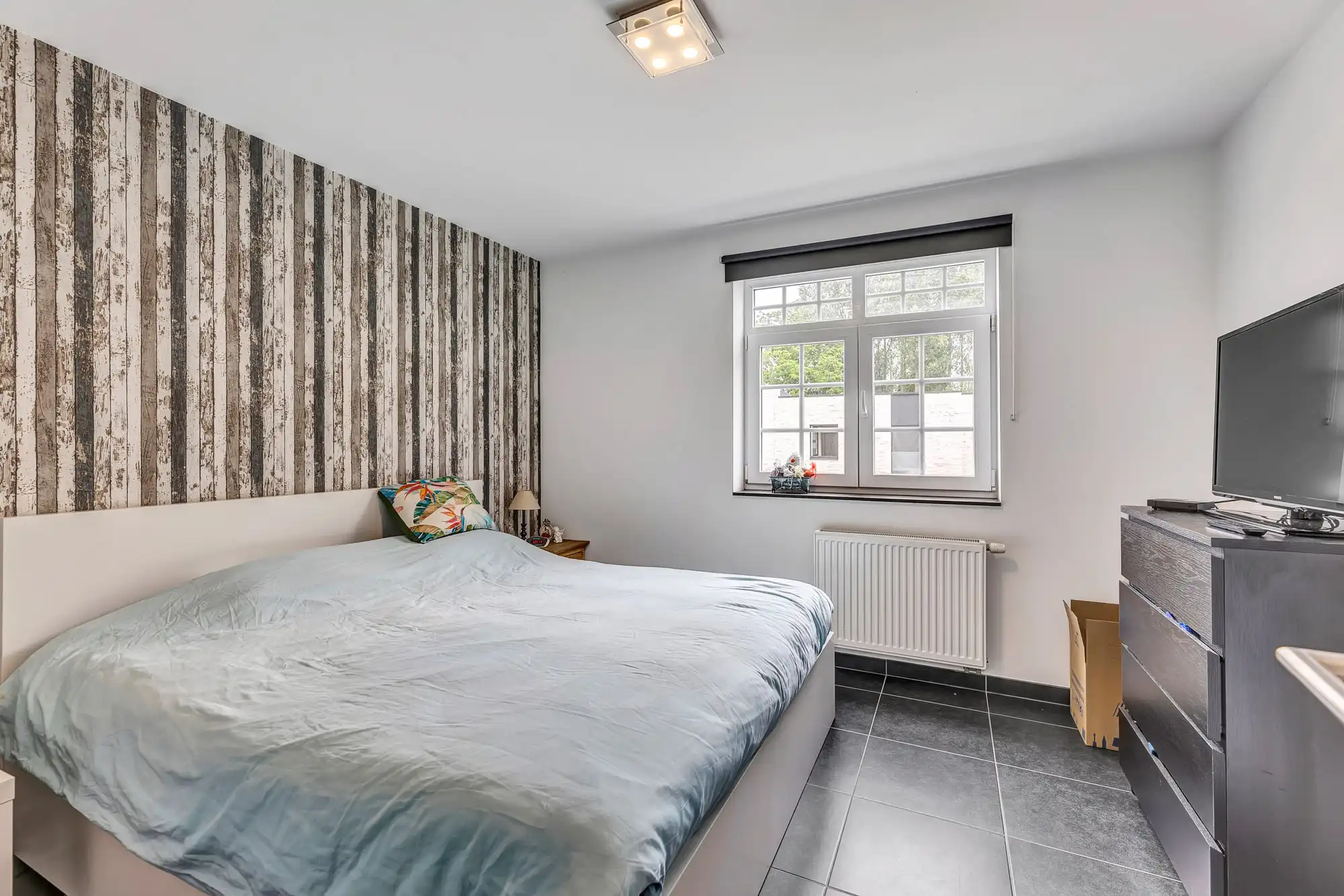 Ruim appartement met vier slpks, terras en autostaanplaats foto 16