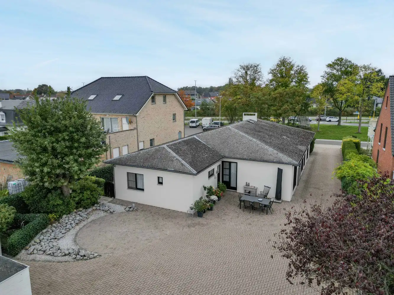 Karaktervol landhuis op 13a62ca, met polyvalente (bedrijfs)hal foto 3