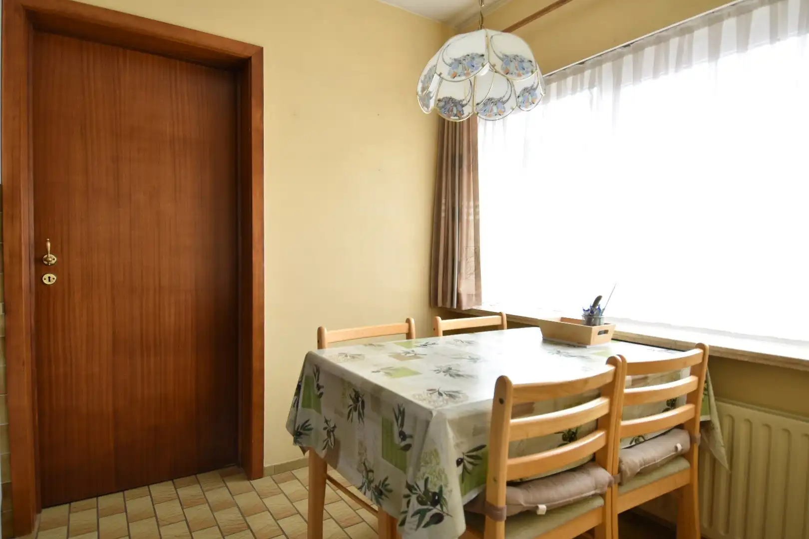 Verzorgd appartement met 2 slaapkamers én garage te Heule foto 3