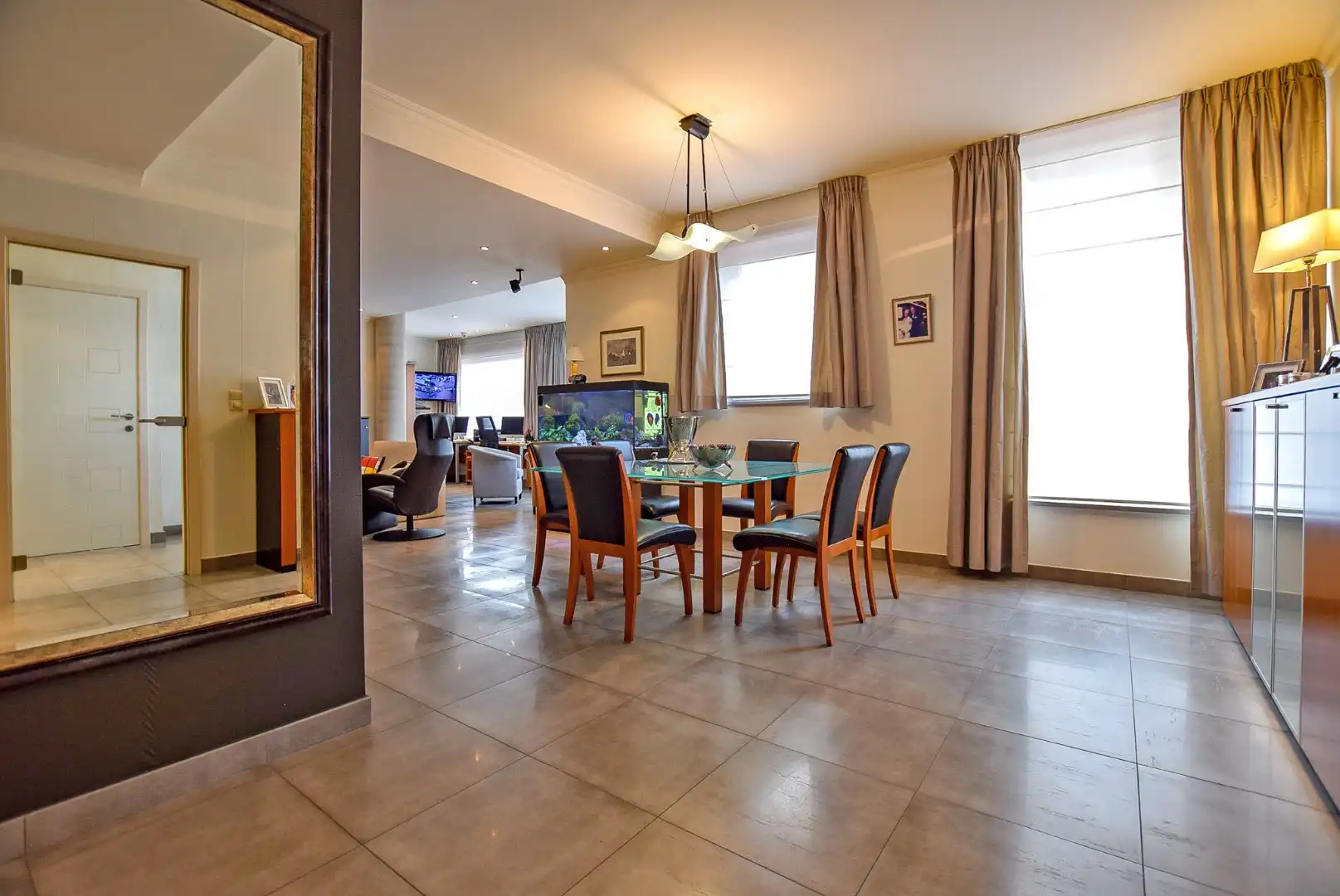 Prachtig onderhouden gelijkvloersappartement van maar liefst 175m² gelegen op 50m van het strand te Sint-Idesbald. foto 20