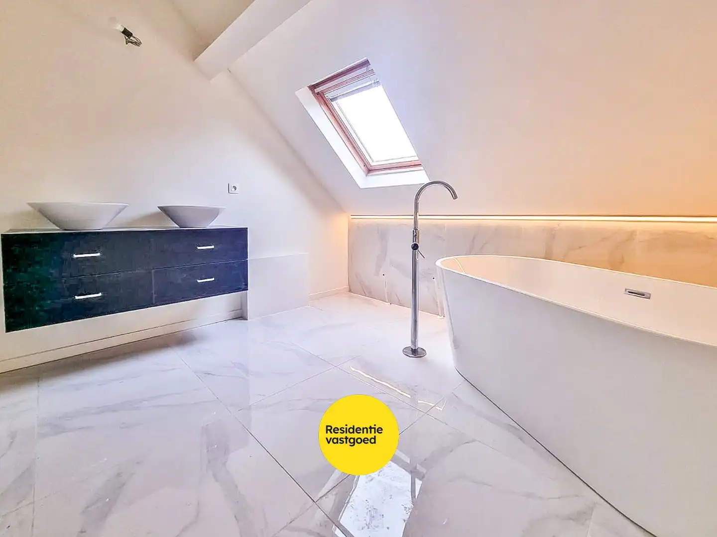 UNIEKE KANS! Instapklare woning met 4 slaapkamers en ruime tuin foto 5