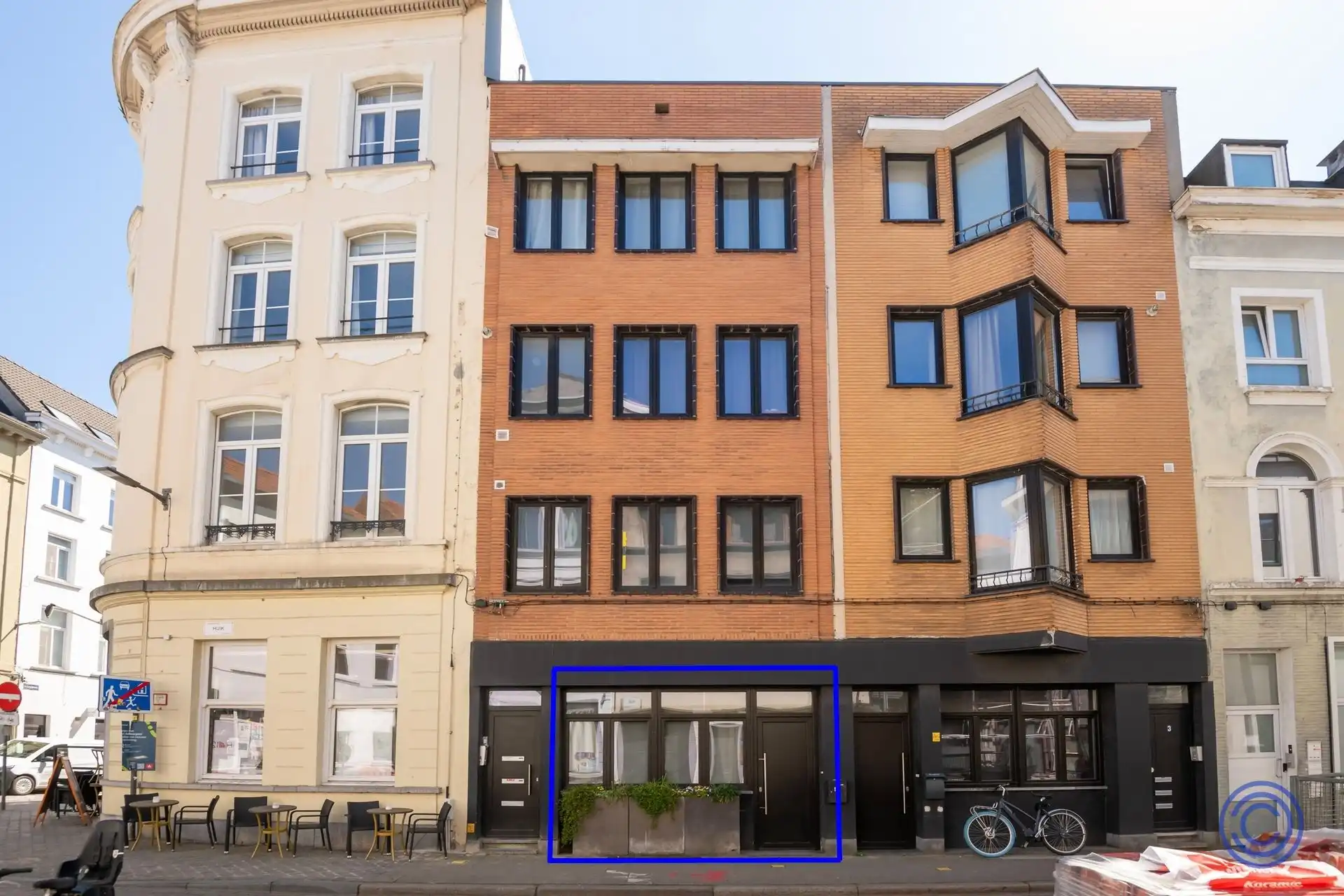 Veelzijdig pand met stadskoer en ruime kelder op toplocatie nabij het Eilandje foto {{pictureIndex}}