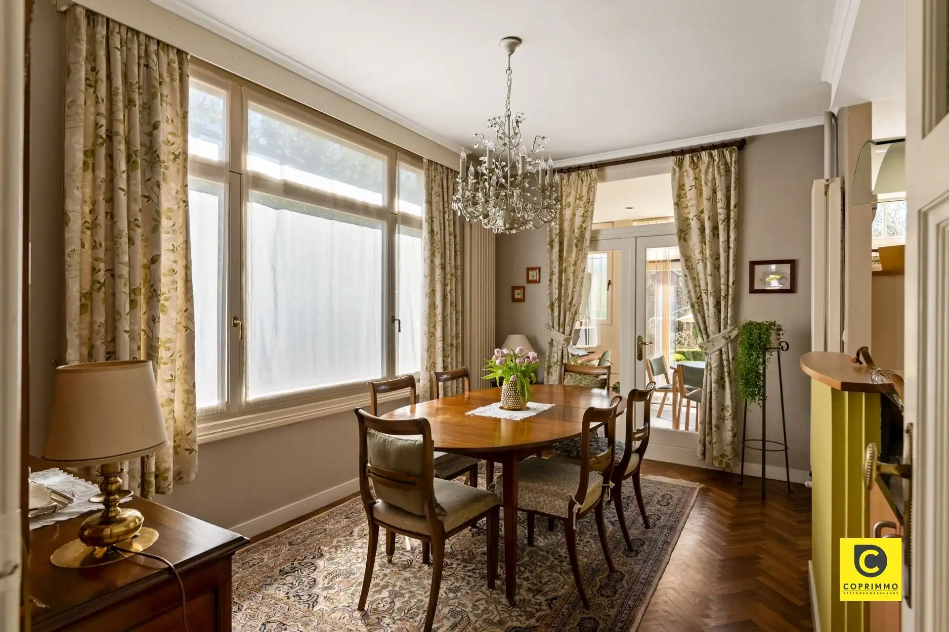 Karaktervolle woning te koop in hartje Edegem foto 5