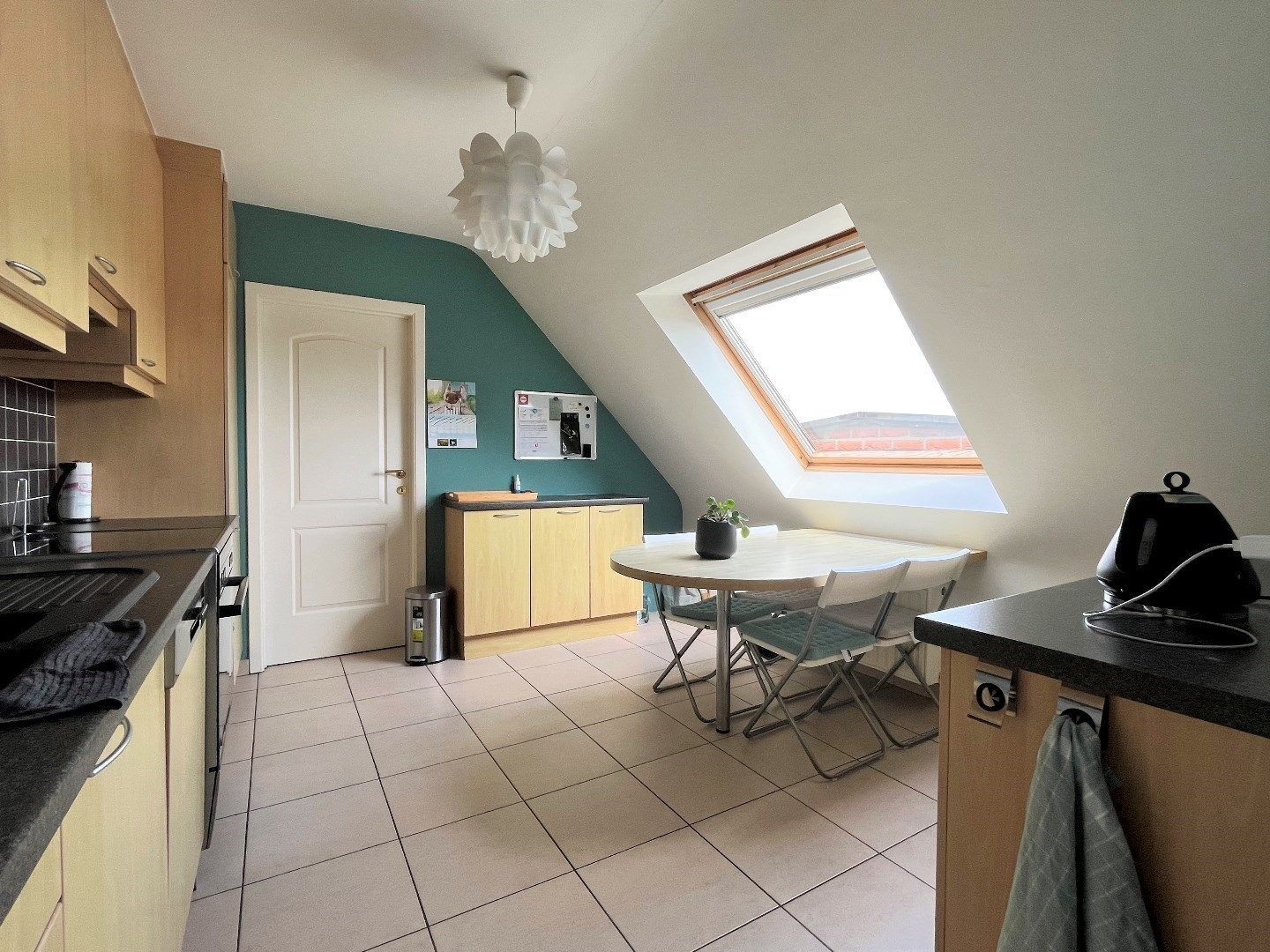 Riant dakappartement met terras en garage foto 9