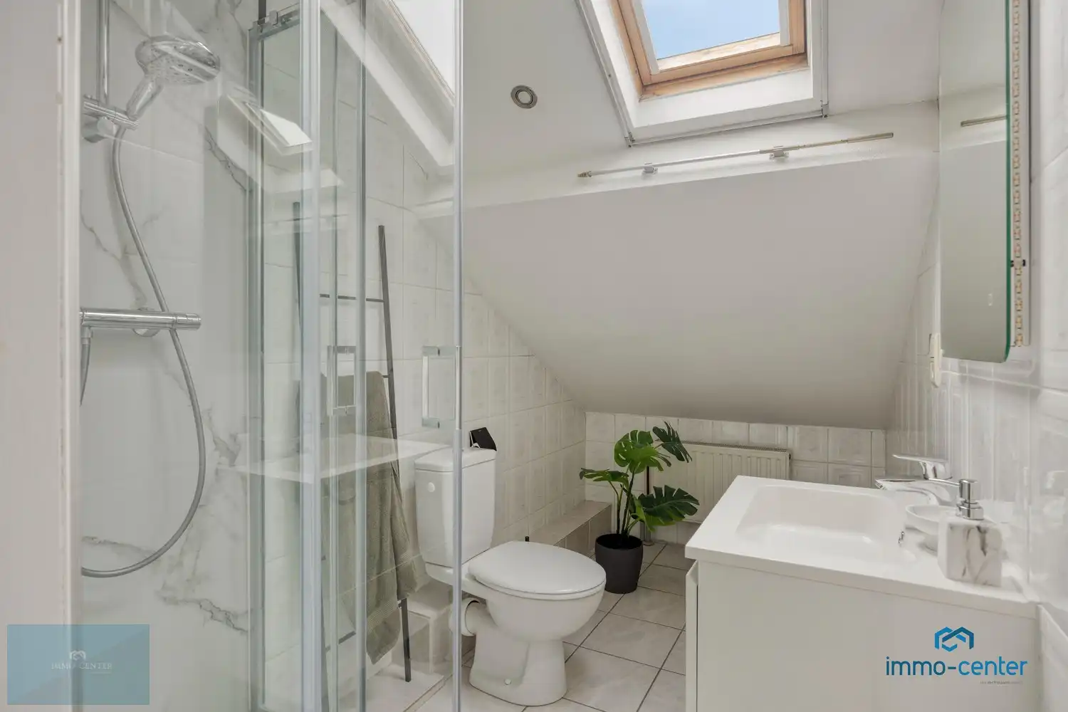 Ruime vrijstaande woning met 4 slaapkamers en grote tuin foto 16