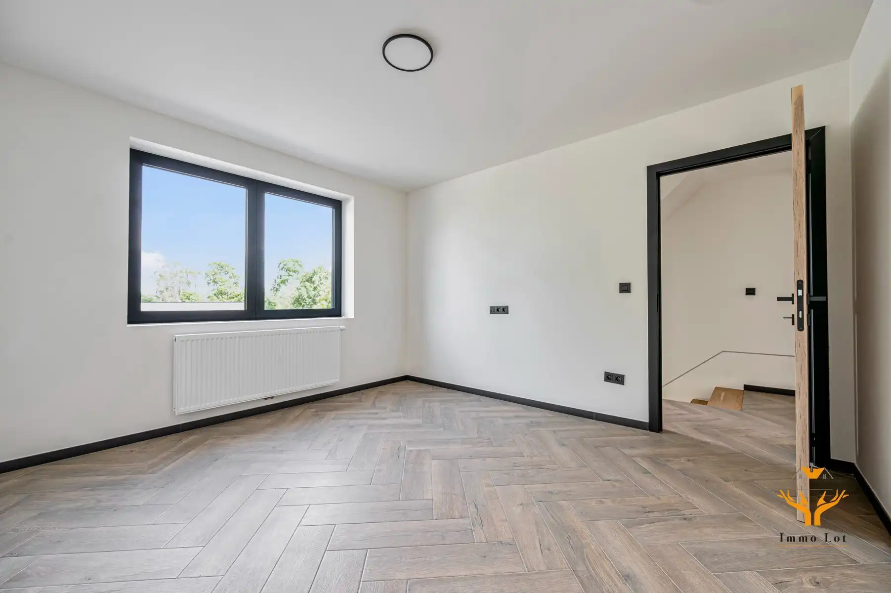Ruime woning met magazijn  foto 17